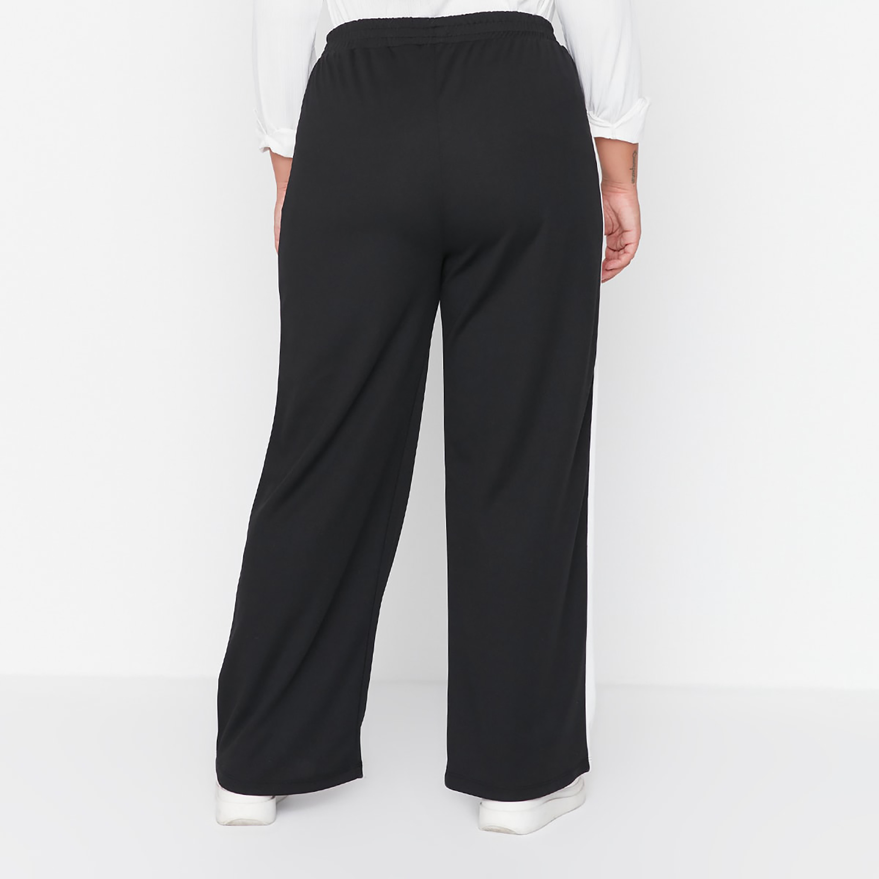 بنطلون نسائي أسود من ترينديول سادة بواسع الساق-women-clothing-bottoms-trousers-image-5