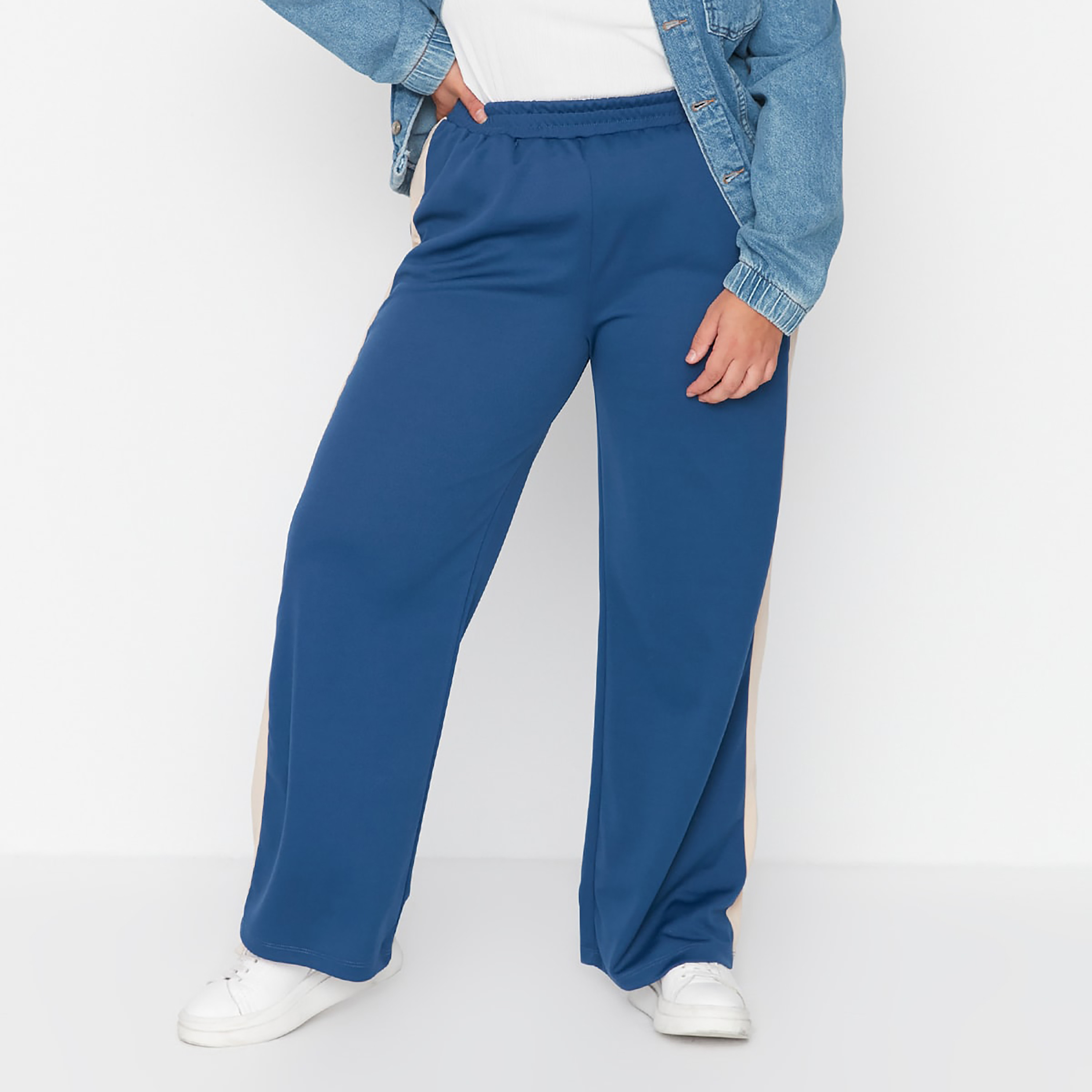 بنطلون نسائي أسود من ترينديول سادة بواسع الساق-women-clothing-bottoms-trousers-image-9