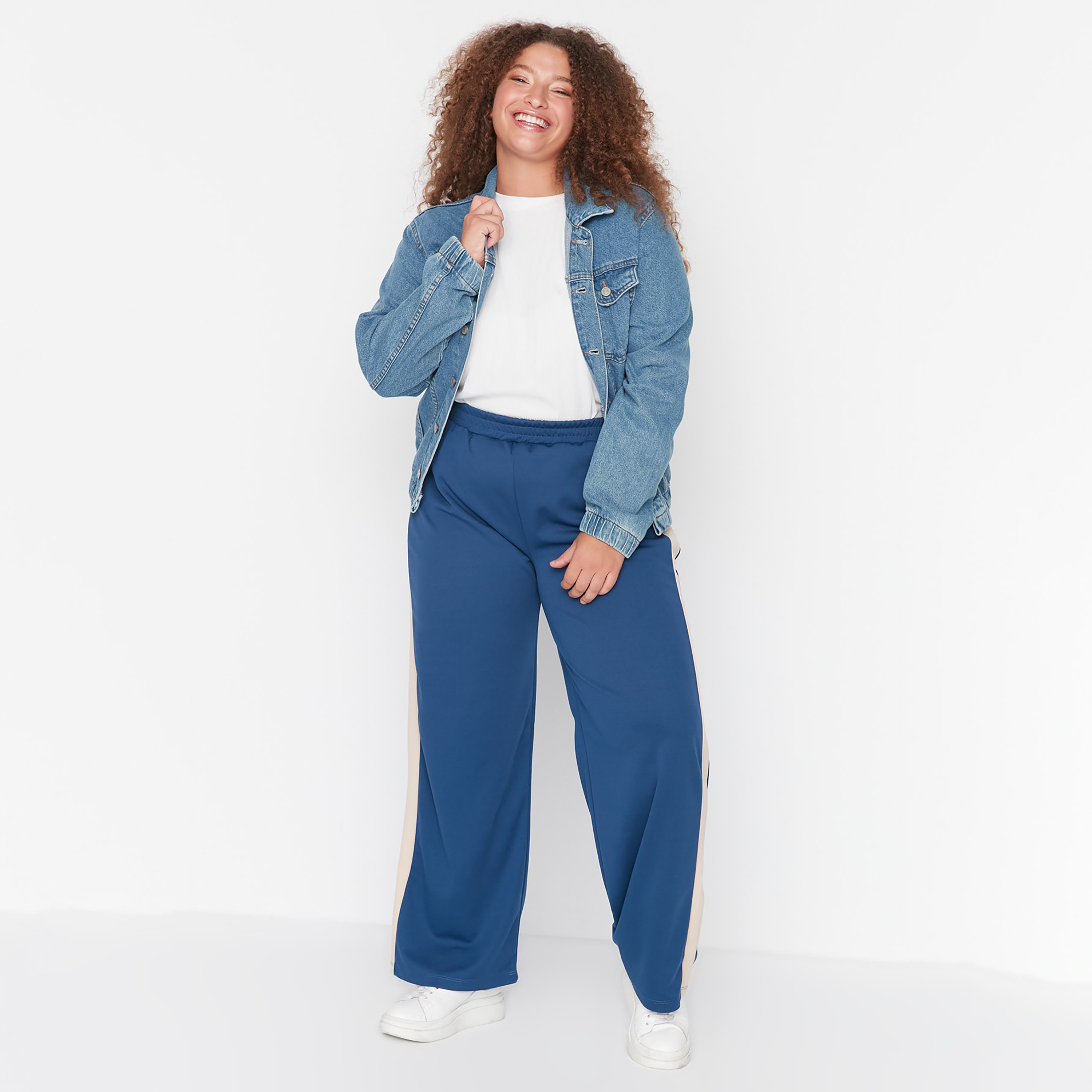 بنطلون نسائي أسود من ترينديول سادة بواسع الساق-women-clothing-bottoms-trousers-image-11