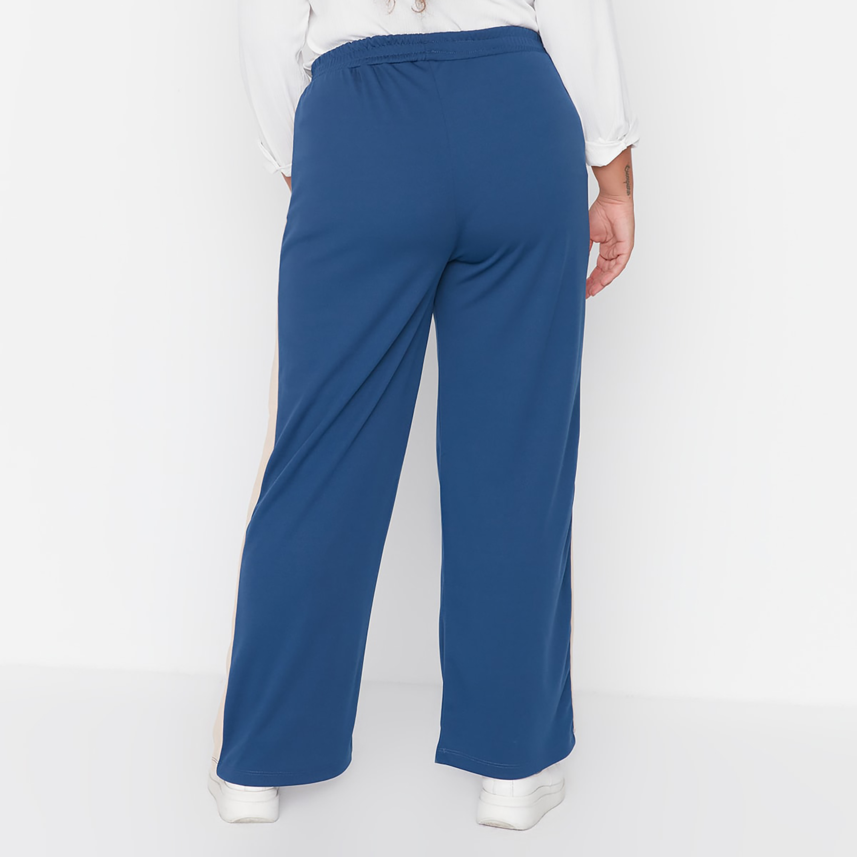 بنطلون نسائي أسود من ترينديول سادة بواسع الساق-women-clothing-bottoms-trousers-image-13