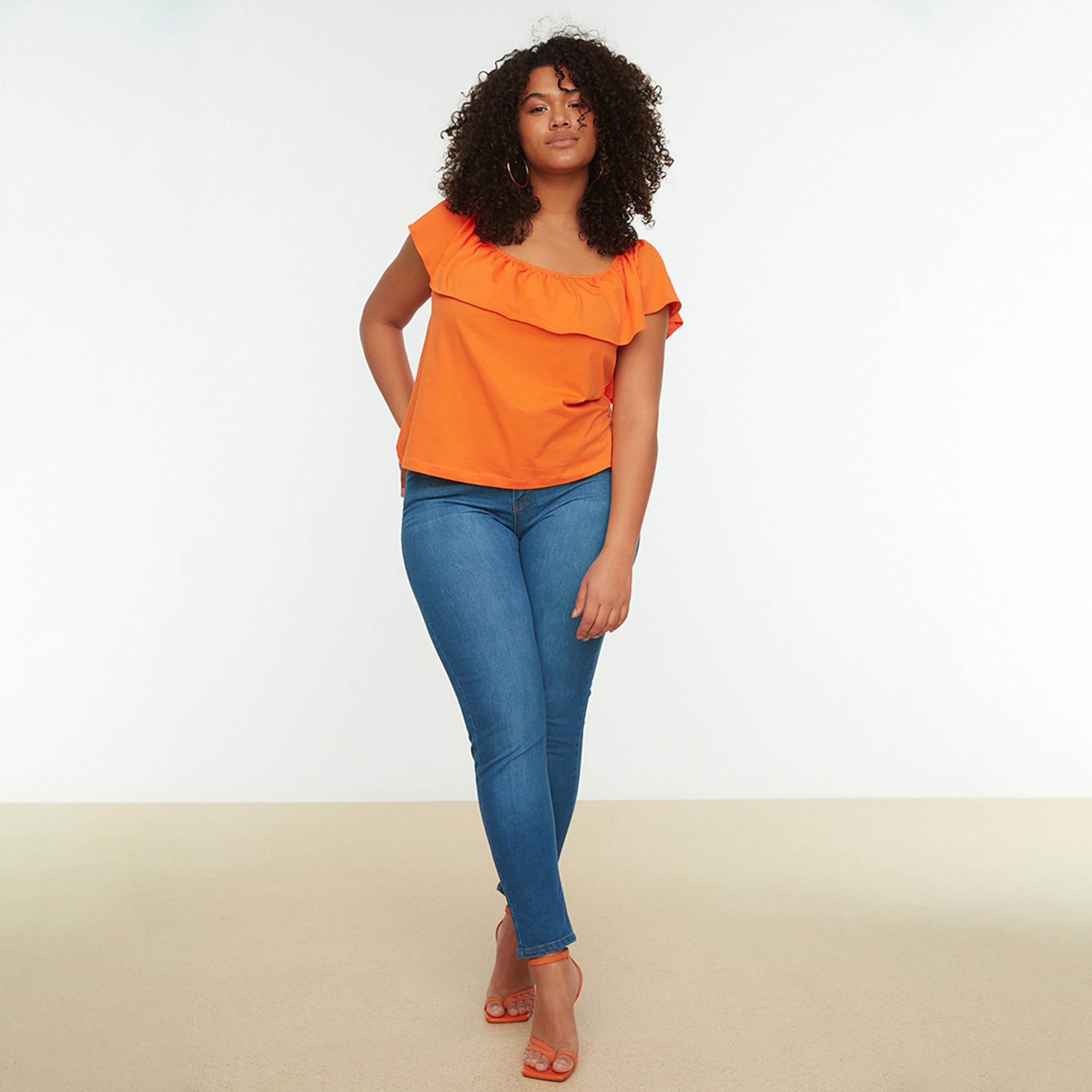 توب ترينديول نسائي بلون برتقالي سادة برقبة مربعة-women-clothing-shirtsandblouses-blouses-image-2