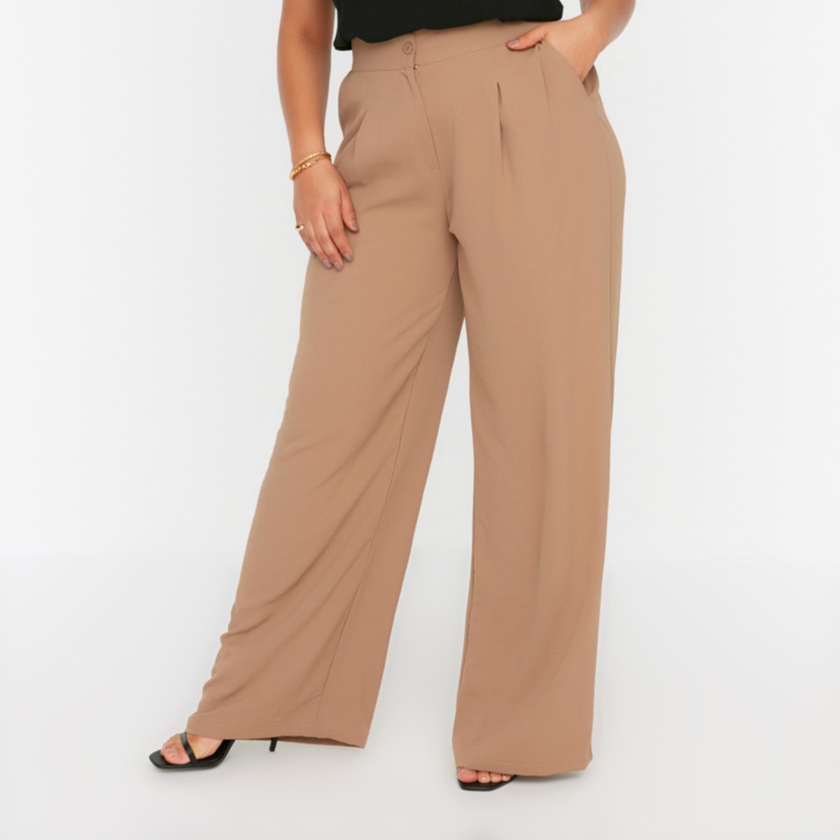 TBBSS22PL0448Brown-TBBSS22PL0448CPE21092022_02-2100.jpg?fmt=autou0026$quality-standard$u0026sm=cu0026$prodimg-m-prt-pdp$