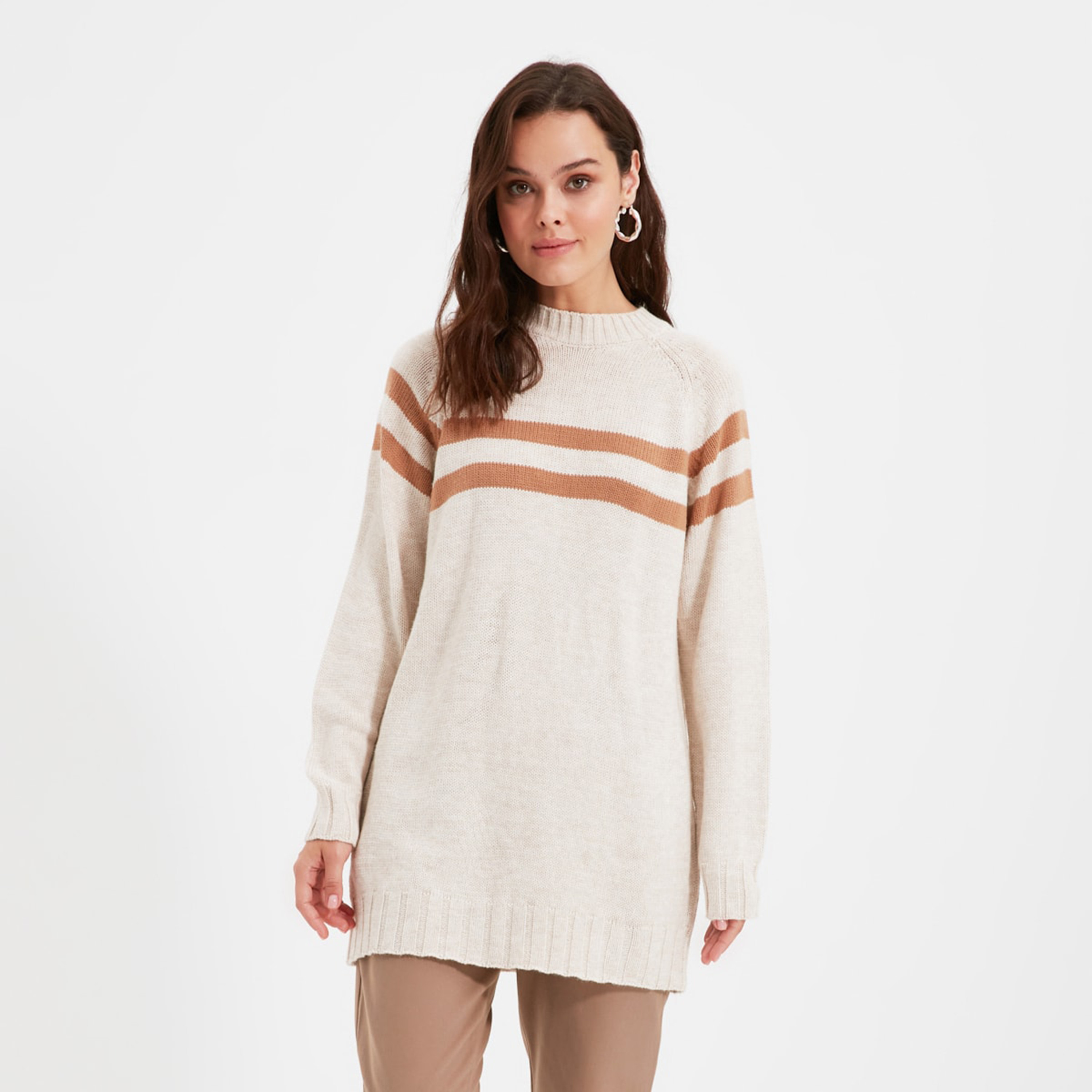 بلوفر حريمي محتشم مخطط بلون الحجري بأكمام راجلان من تريندyol-women-winterwear-cardigansandjumpers-jumpers-image-1
