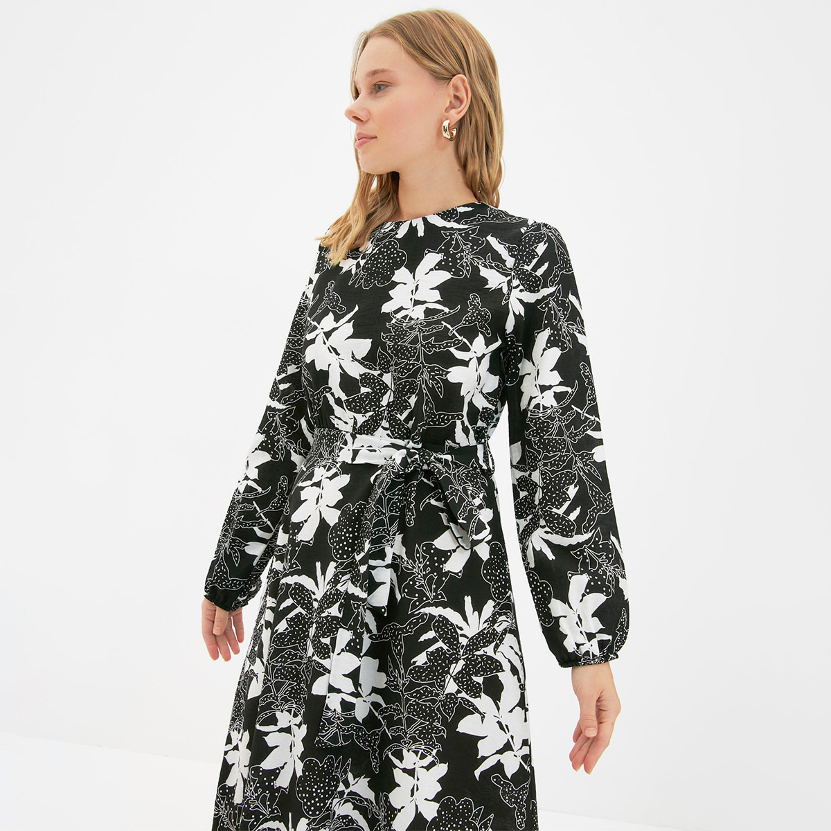 Trendyol Modest Women Floral Balloon Sleeve Back Zippered Dress-women-clothing-dresses-image-2