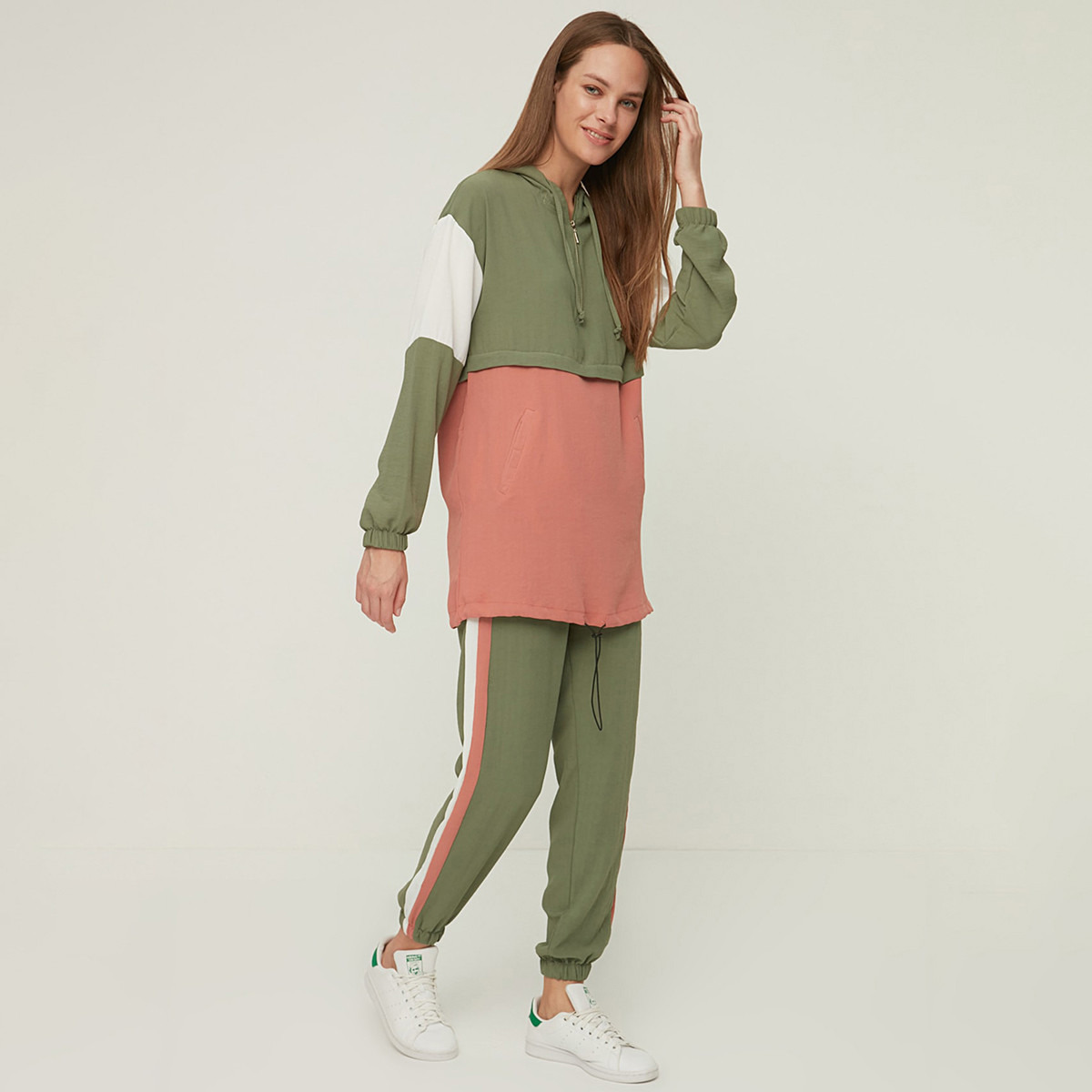 Trendyol Modest Women Colour Block Half Zippered Hoodie-Jogger Set-women-clothing-coordsets-image-1