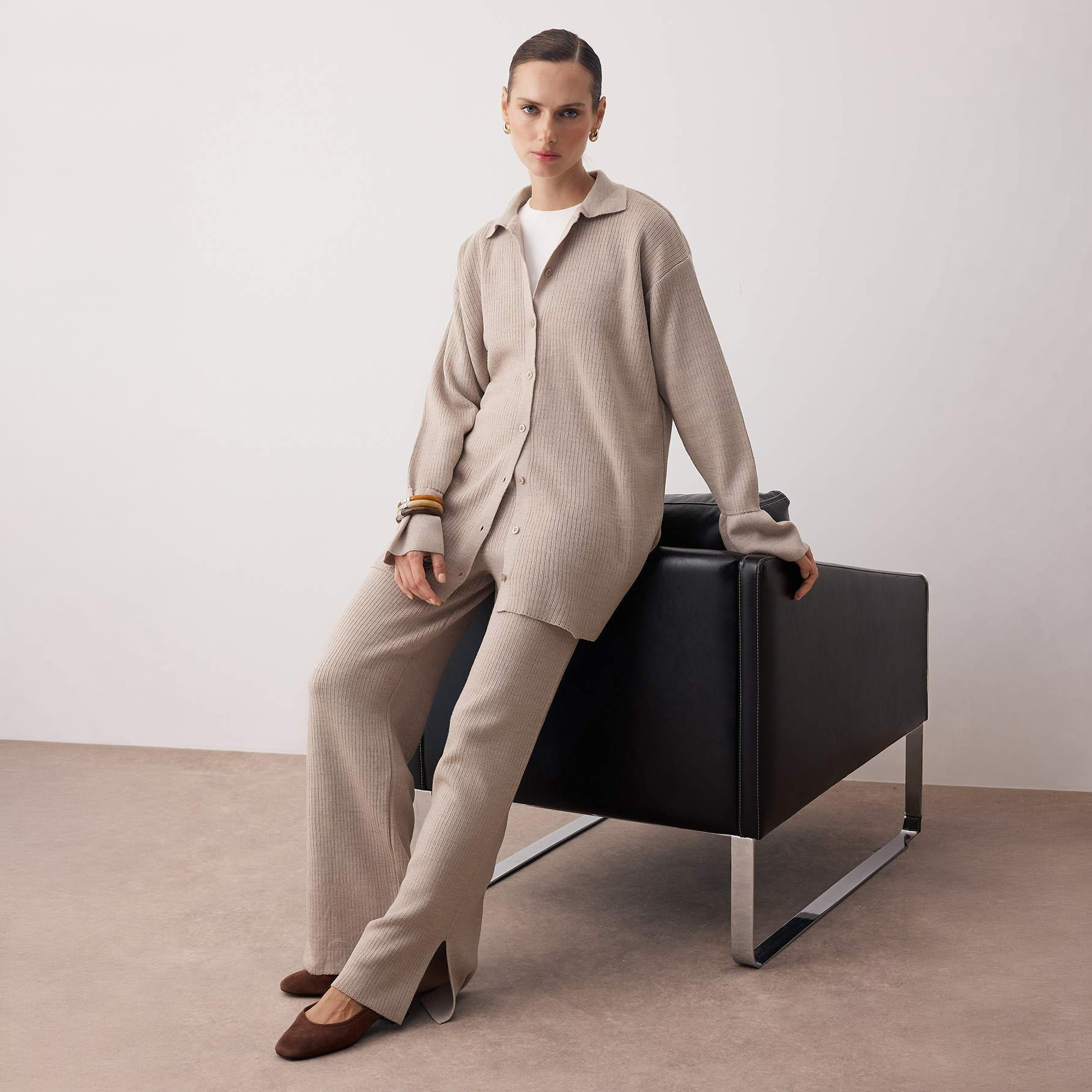 طقم كارديجان وبنطلون حريمي محتشم بملمس مضلع وياقة وأكمام ساقطة من ترينديول-women-clothing-coordsets-image-3
