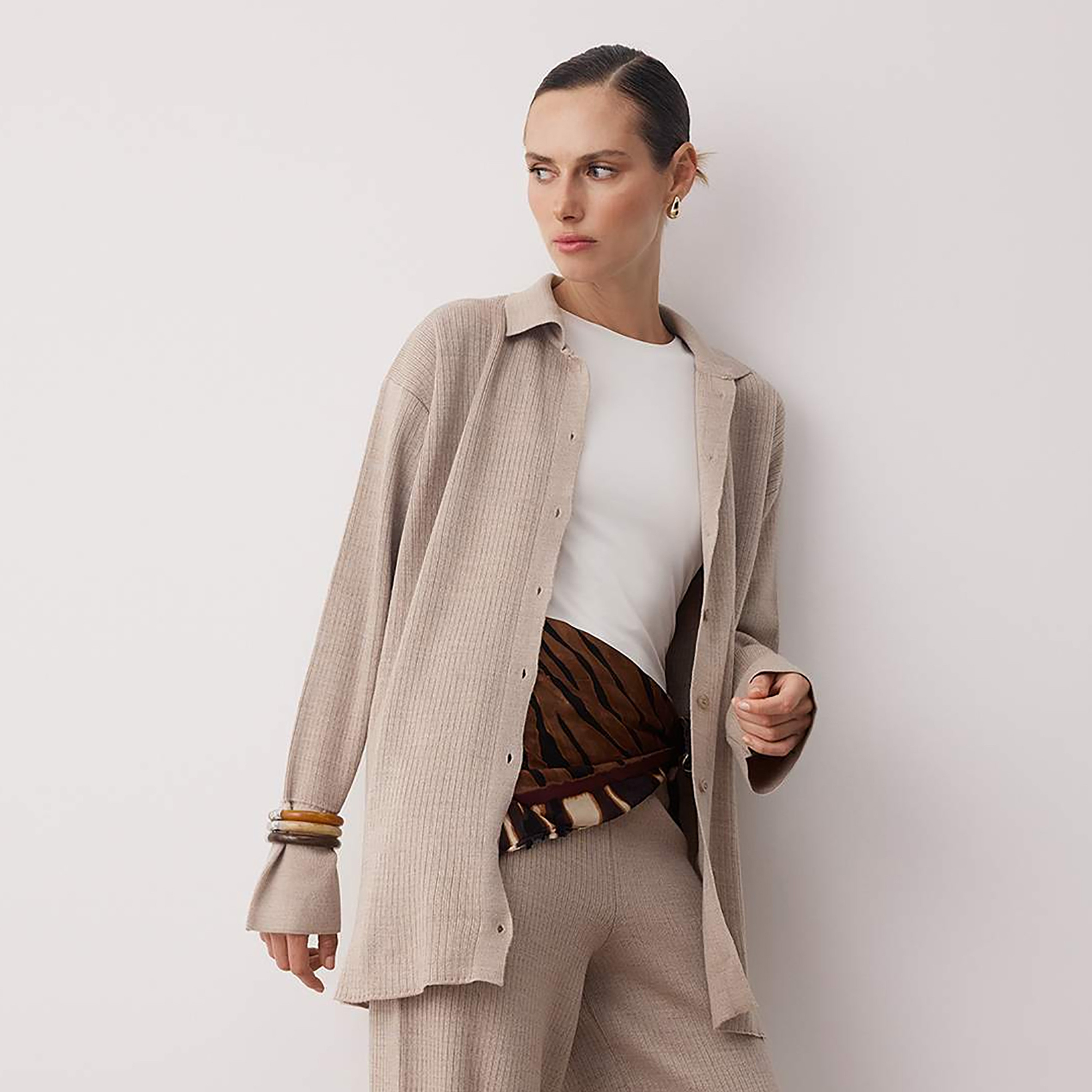 طقم كارديجان وبنطلون حريمي محتشم بملمس مضلع وياقة وأكمام ساقطة من ترينديول-women-clothing-coordsets-image-4