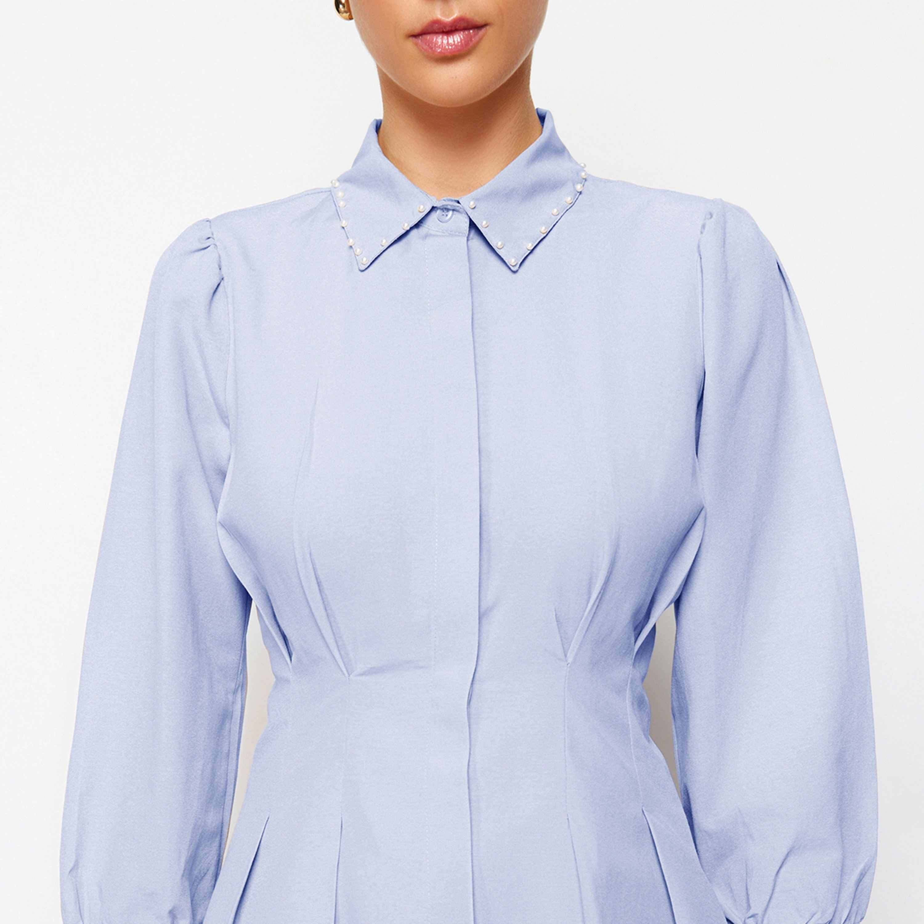 قميص بليسيه حريمي محتشم بياقة وأكمام منتفخة من تريندyol-women-clothing-shirtsandblouses-shirts-image-5