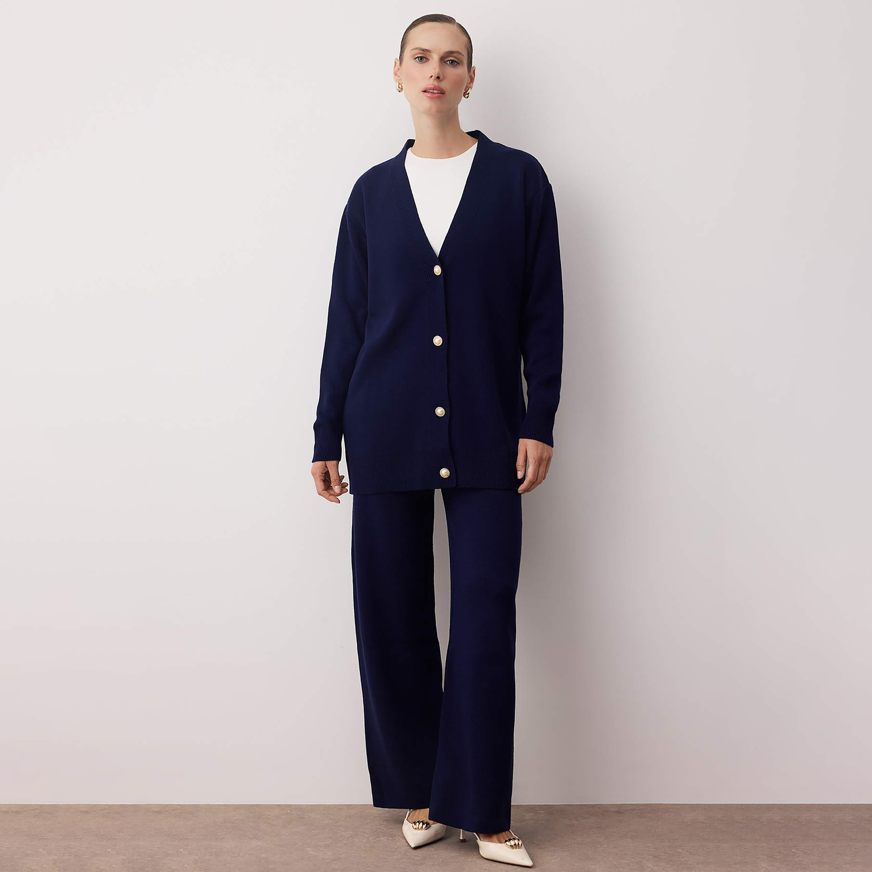 طقم كارديجان وبنطلون حريمي محتشم بأكمام مسدلة من ترينديول-women-clothing-coordsets-image-1