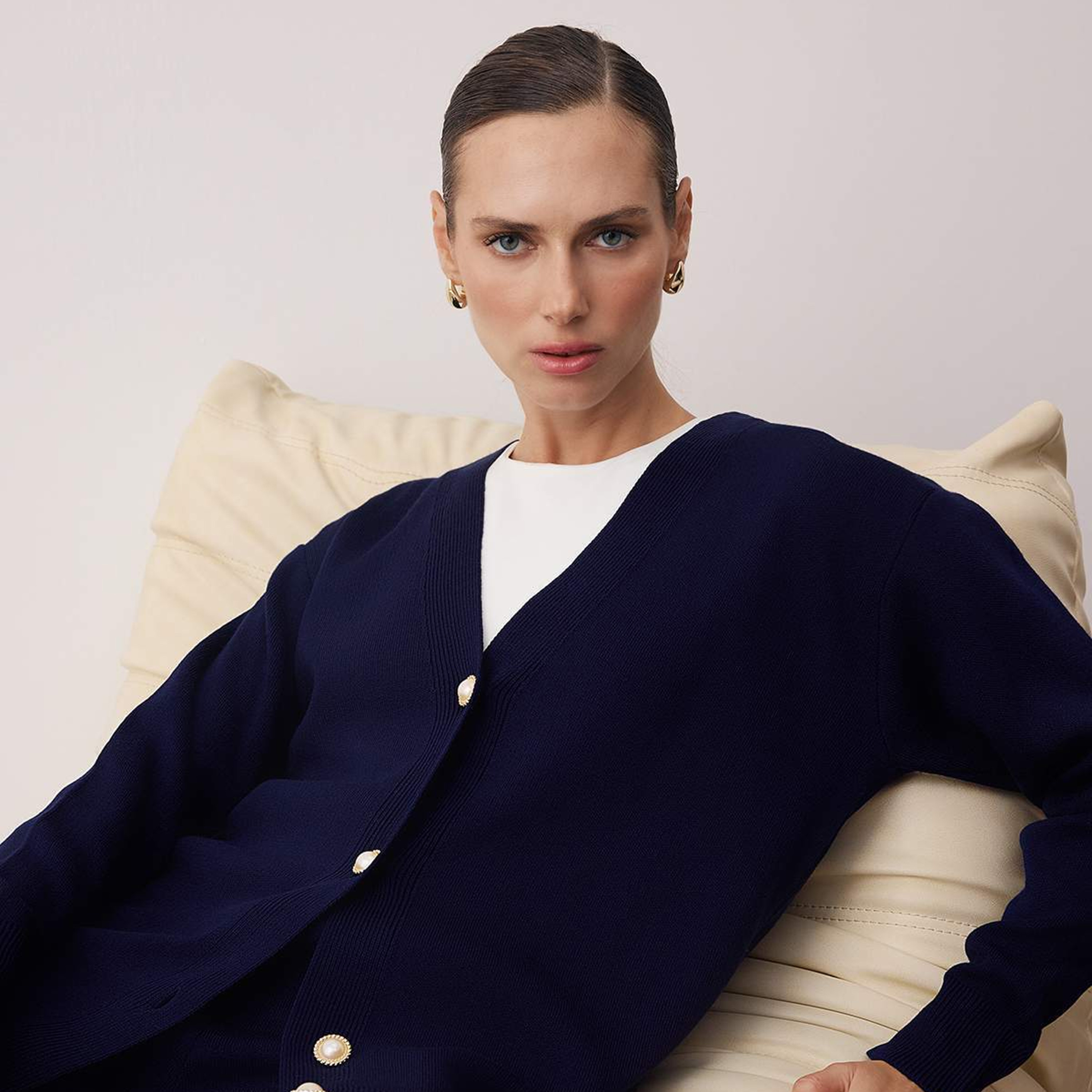 طقم كارديجان وبنطلون حريمي محتشم بأكمام مسدلة من ترينديول-women-clothing-coordsets-image-5