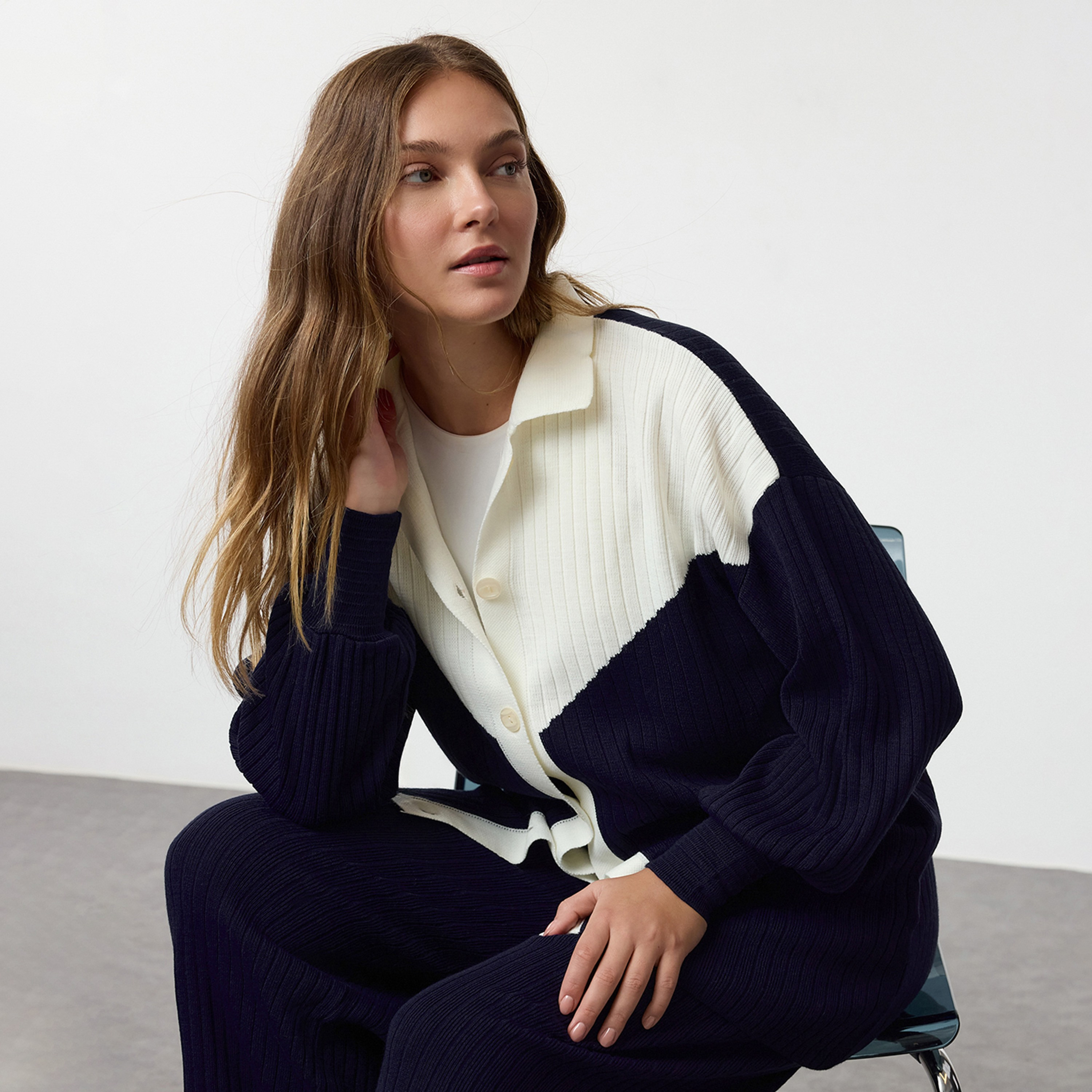 Trendyol Modest Navy Color-Blocked Collared Dropped Sleeves Women's Cardigan & Pants Set-women-clothing-coordsets-image-4