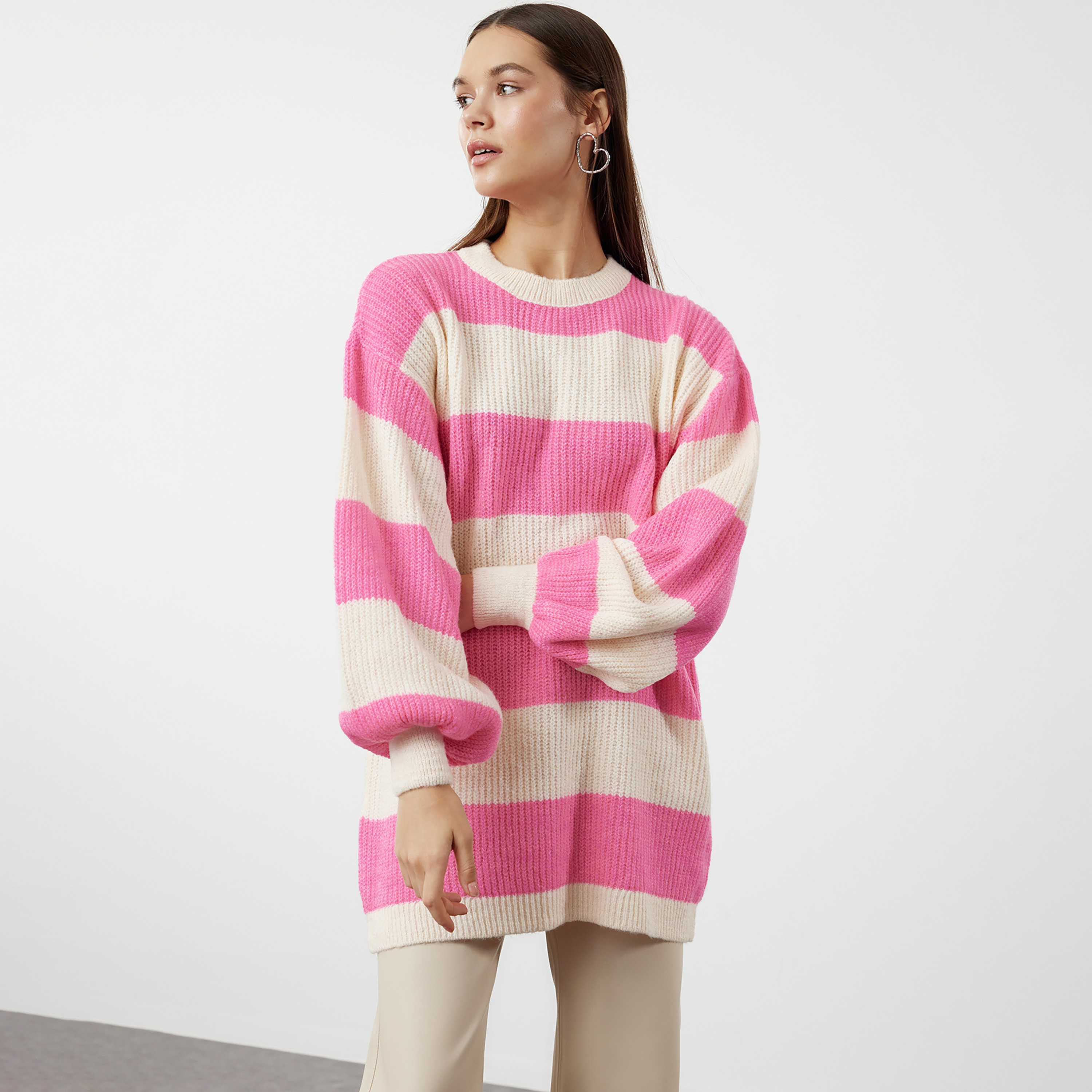 سويتر حريمي محتشم وردي بألوان متباينة وأكمام مسدلة من تريندyol-women-winterwear-cardigansandjumpers-jumpers-image-1