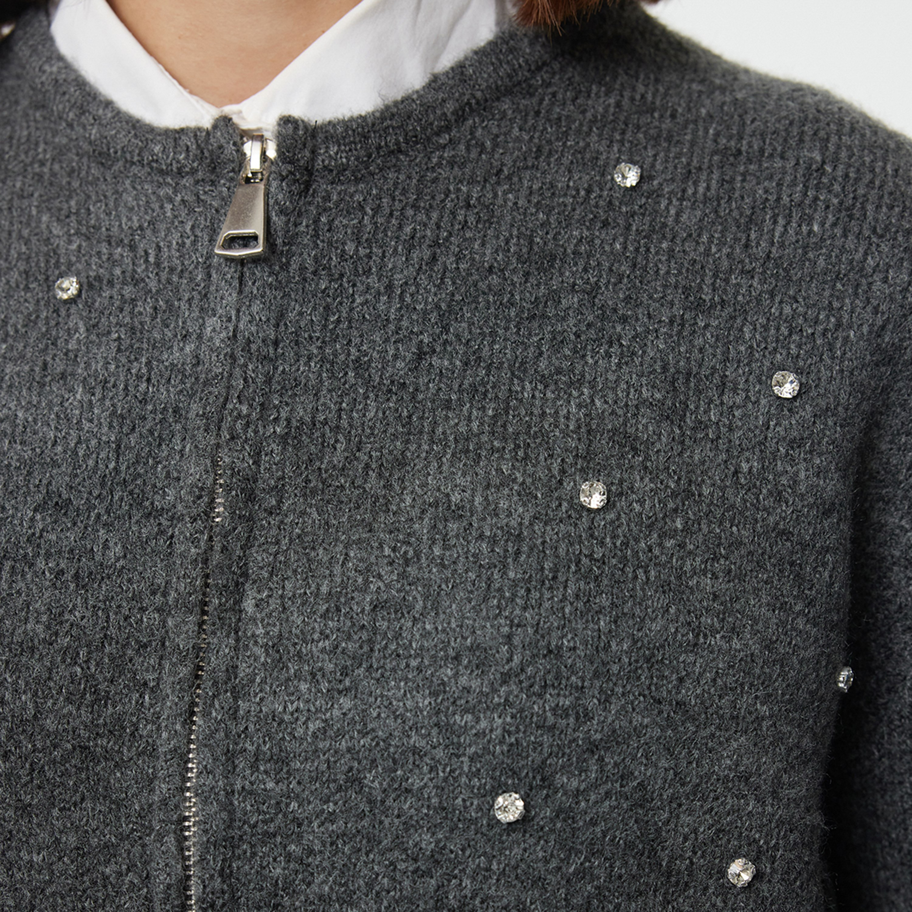 كارديجان حريمي محتشم رمادي ضيق مزين بأحجار الراين من ترينديول-women-winterwear-cardigansandjumpers-cardigans-image-4