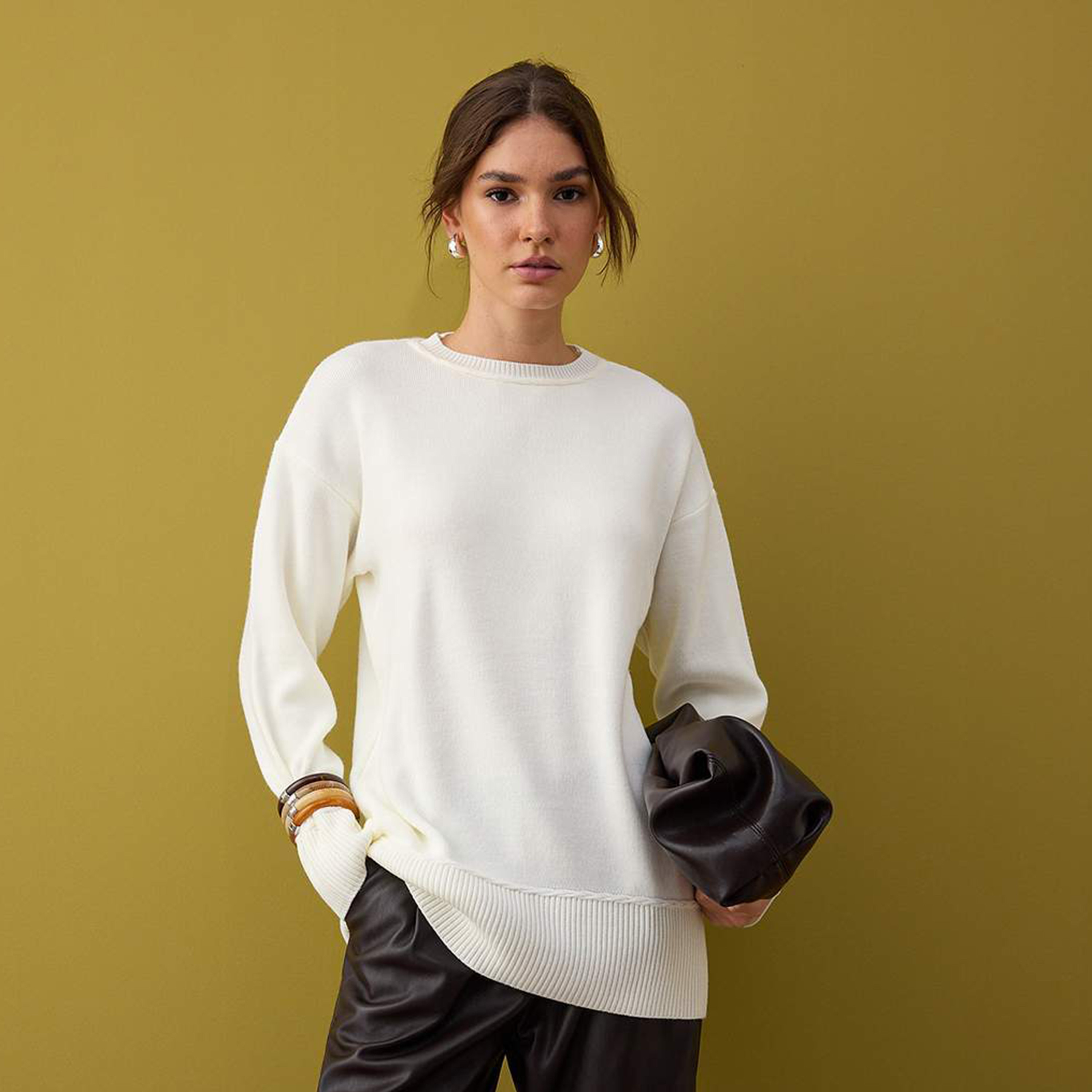 سويت شيرت حريمي محتشم أبيض بأكمام مسدلة من ترينديول-women-winterwear-cardigansandjumpers-jumpers-image-1