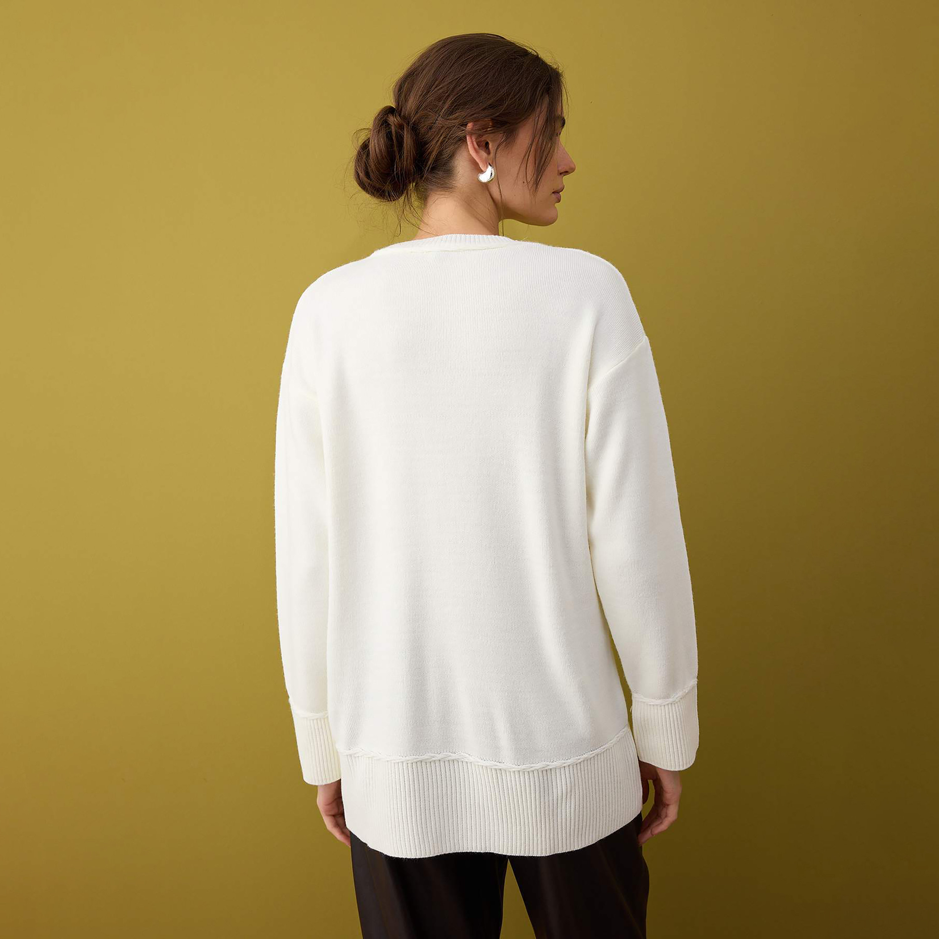 سويت شيرت حريمي محتشم أبيض بأكمام مسدلة من ترينديول-women-winterwear-cardigansandjumpers-jumpers-image-3