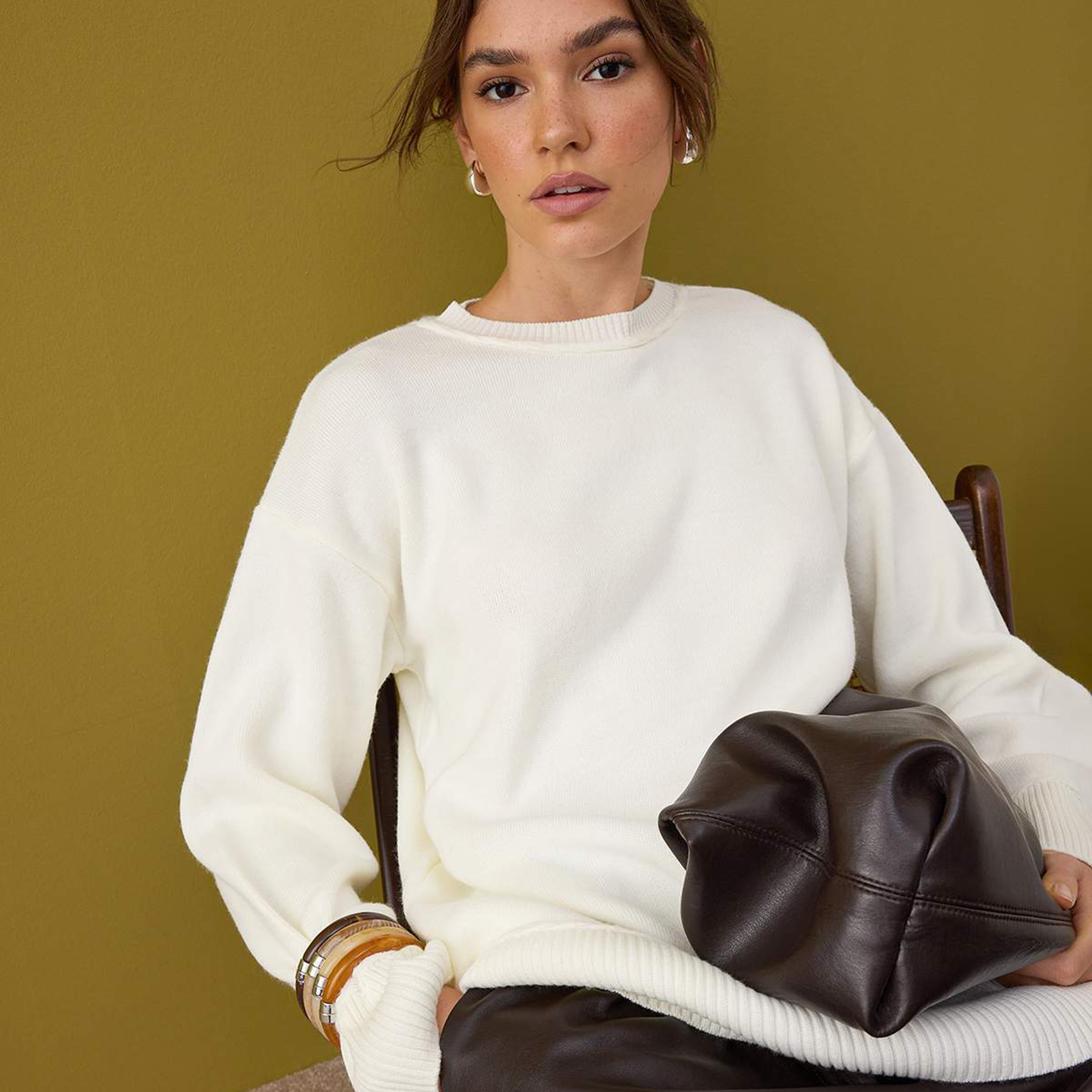 سويت شيرت حريمي محتشم أبيض بأكمام مسدلة من ترينديول-women-winterwear-cardigansandjumpers-jumpers-image-4