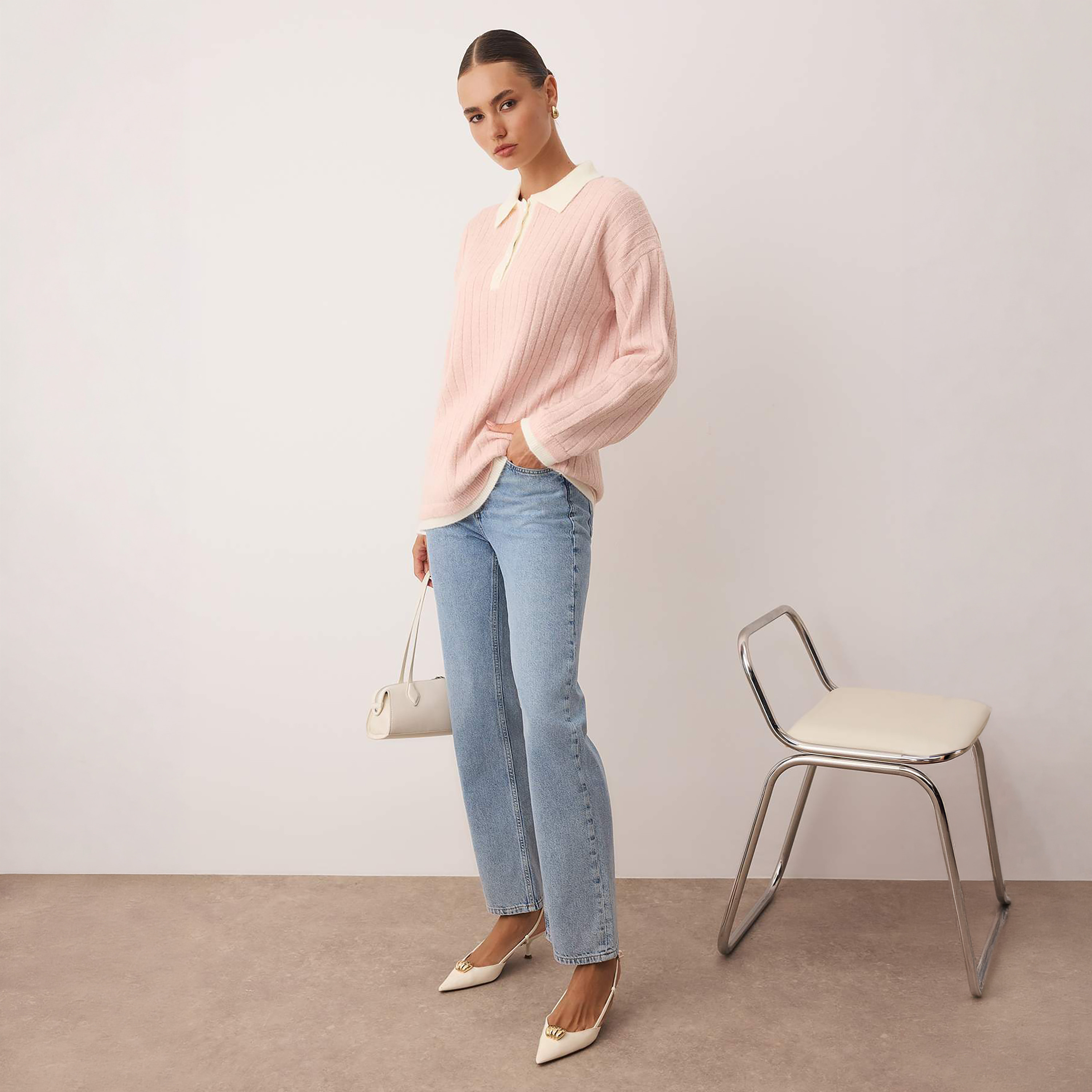 سويت شيرت حريمي وردي بتصميم محتشم قماش مضلع بياقة بولو وأكمام منسدلة من ترينديول-women-winterwear-cardigansandjumpers-jumpers-image-2