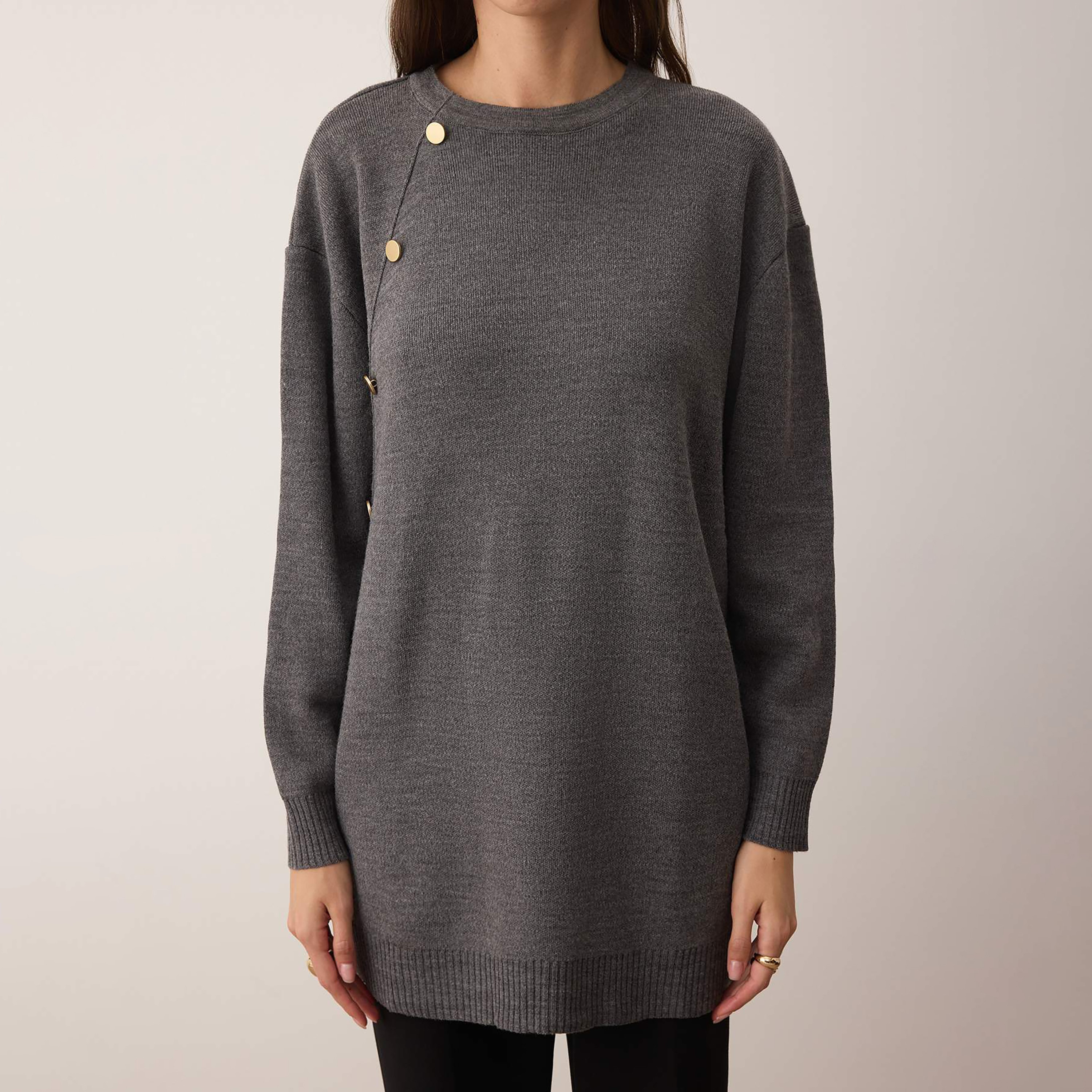 بلوفر حريمي محتشم رمادي بأكمام منسدلة من تريند يول-women-winterwear-cardigansandjumpers-jumpers-image-4