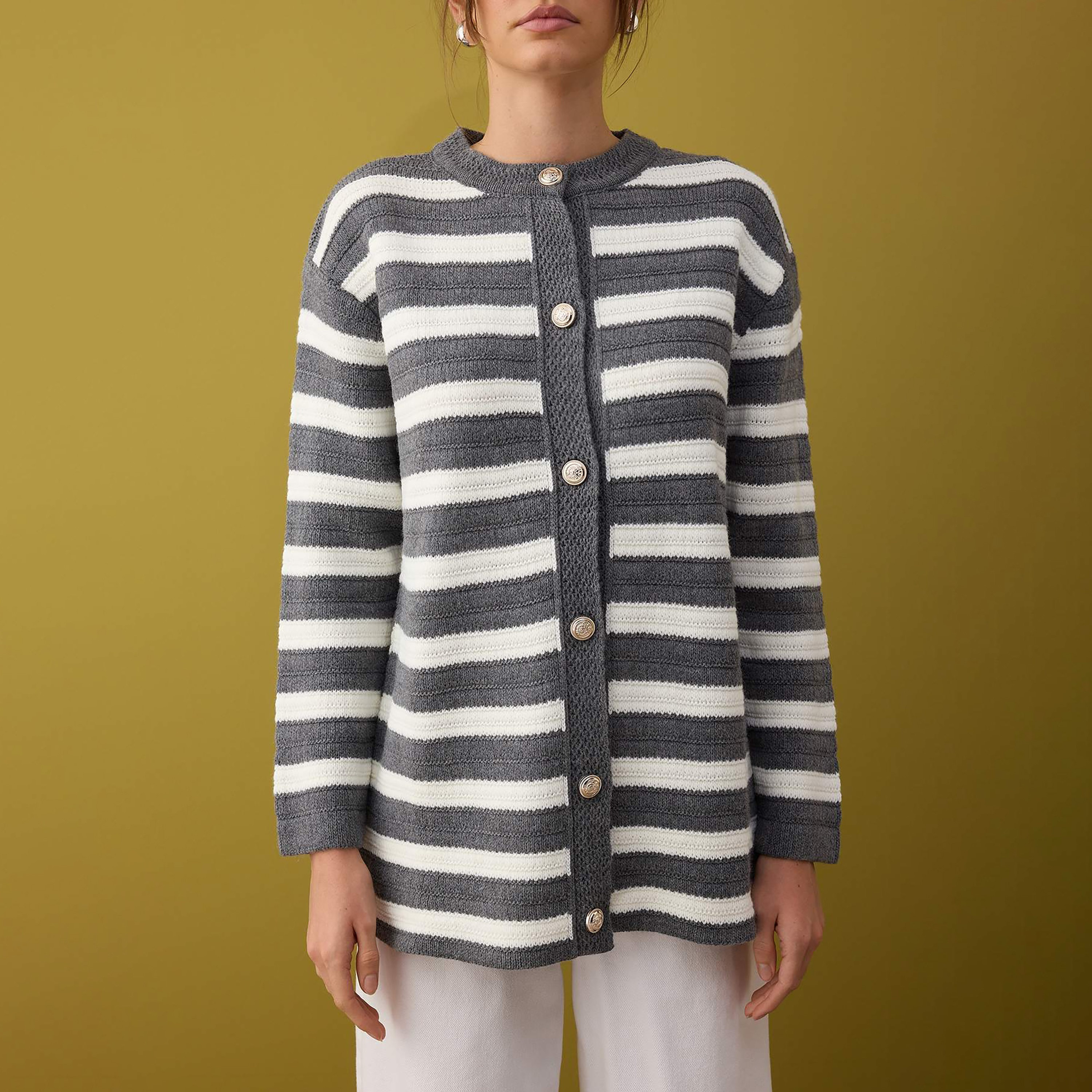 كارديجان حريمي محتشم مخطط رمادي بأكمام مسدلة من تريندyol-women-winterwear-cardigansandjumpers-cardigans-image-5
