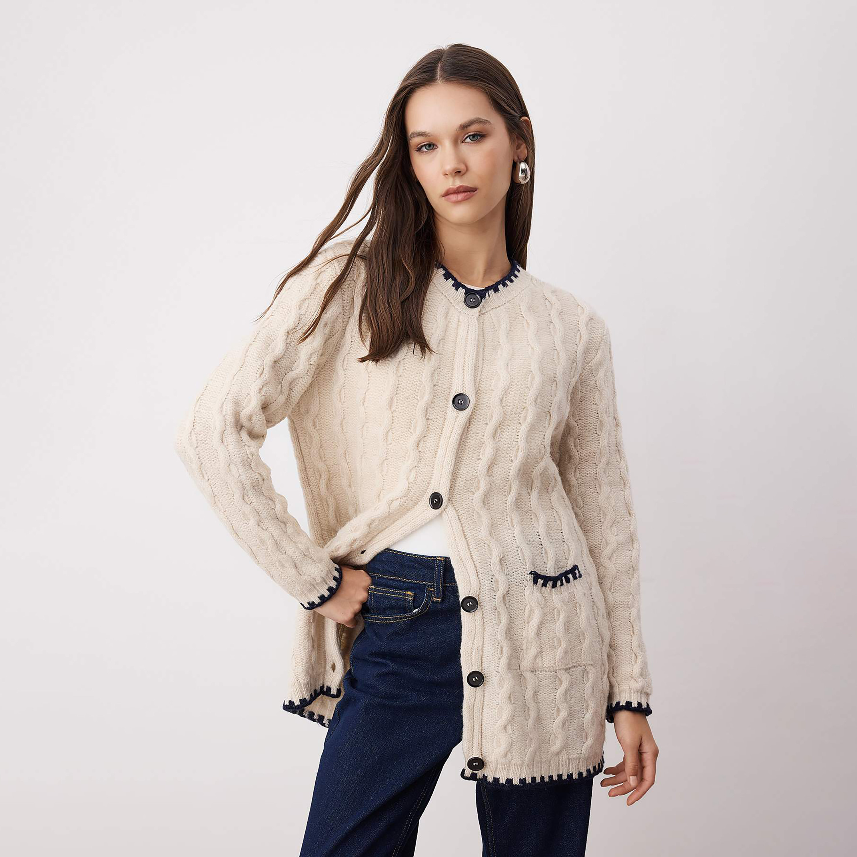 كارديجان حريمي محتشم بتريكو مجدول لون بيج من ترينديول-women-winterwear-cardigansandjumpers-cardigans-image-1