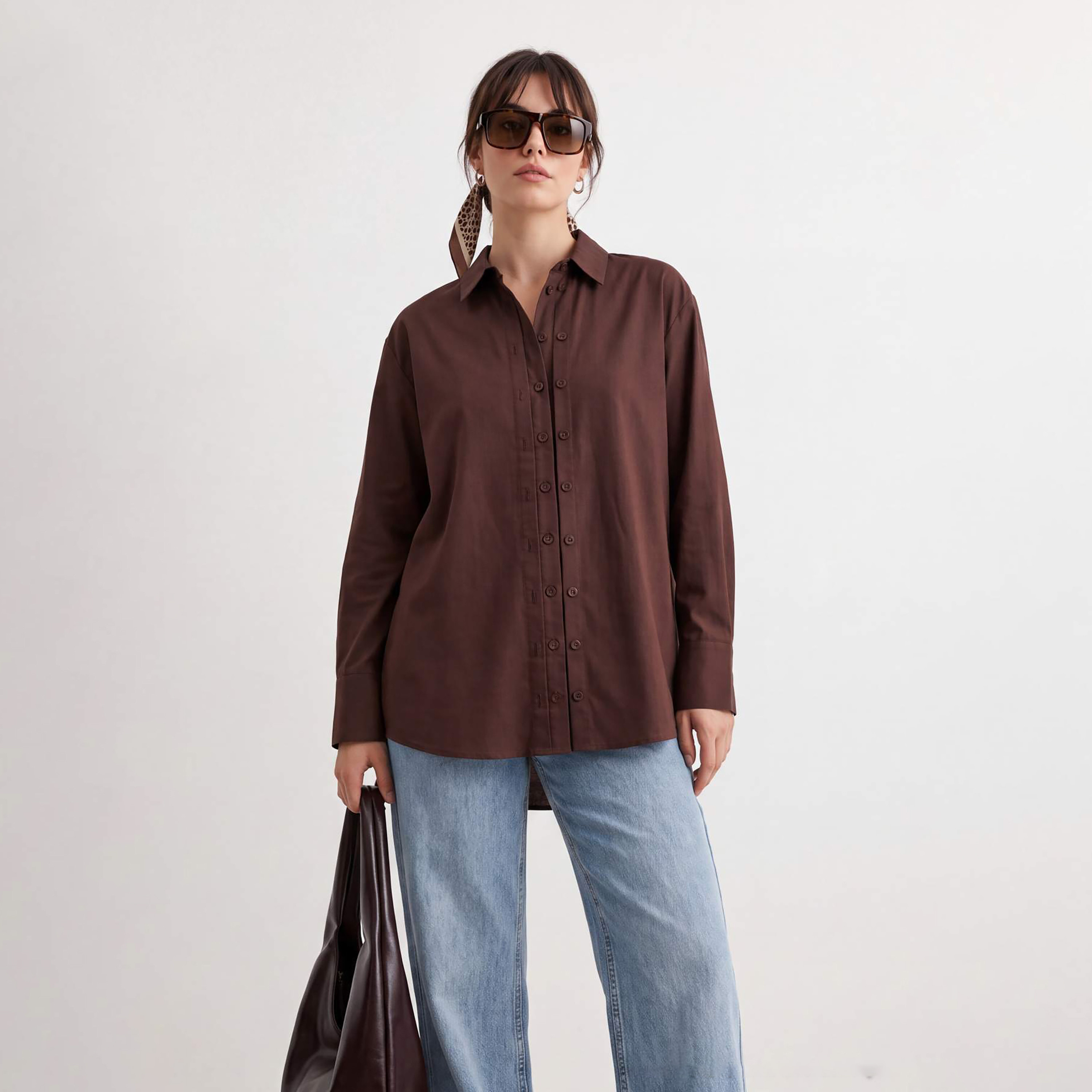 قميص حريمي محتشم بلون بني بياقة مدببة من تريند يول-women-clothing-shirtsandblouses-shirts-image-1