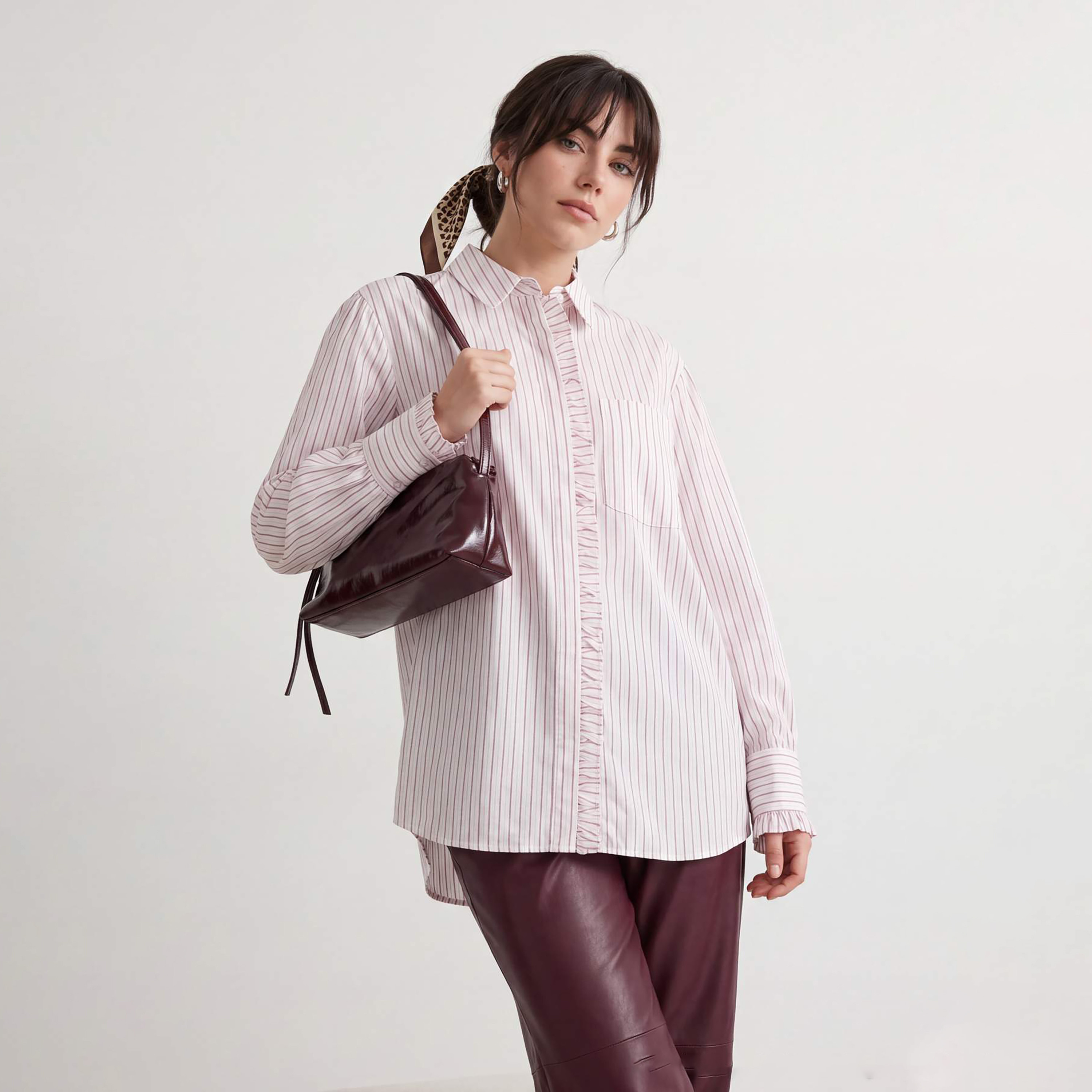 قميص حريمي محتشم أبيض مخطط بياقة من ترينديول-women-clothing-shirtsandblouses-shirts-image-1