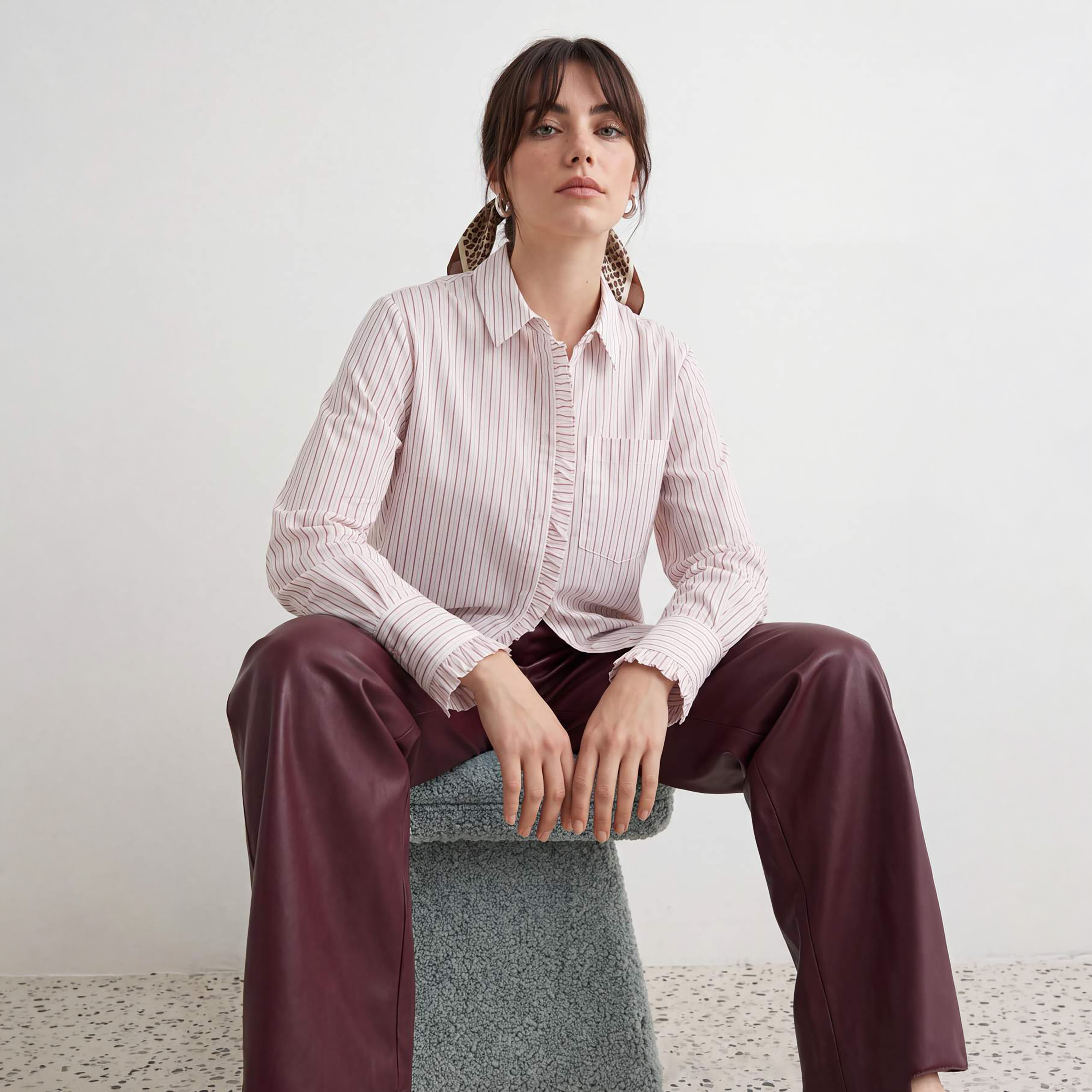 قميص حريمي محتشم أبيض مخطط بياقة من ترينديول-women-clothing-shirtsandblouses-shirts-image-2