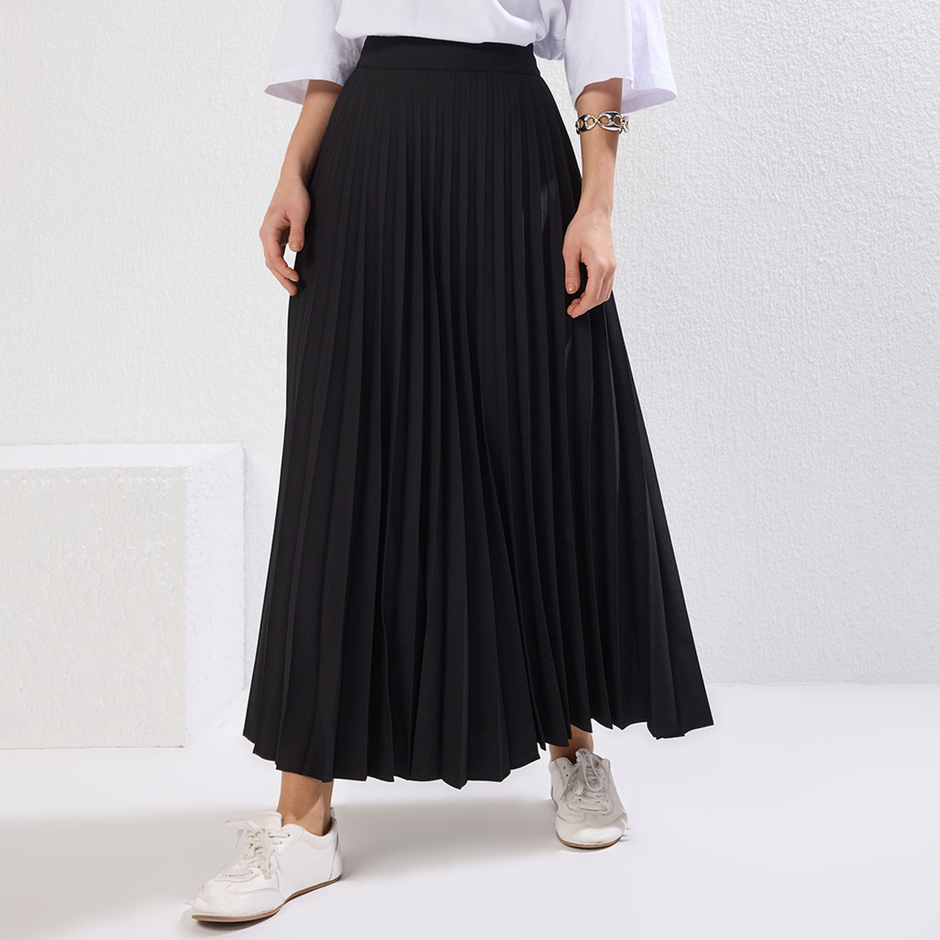 تنورة ميدي نسائية سوداء محتشمة بكسرات على شكل حرف A-women-clothing-skirts-image-1