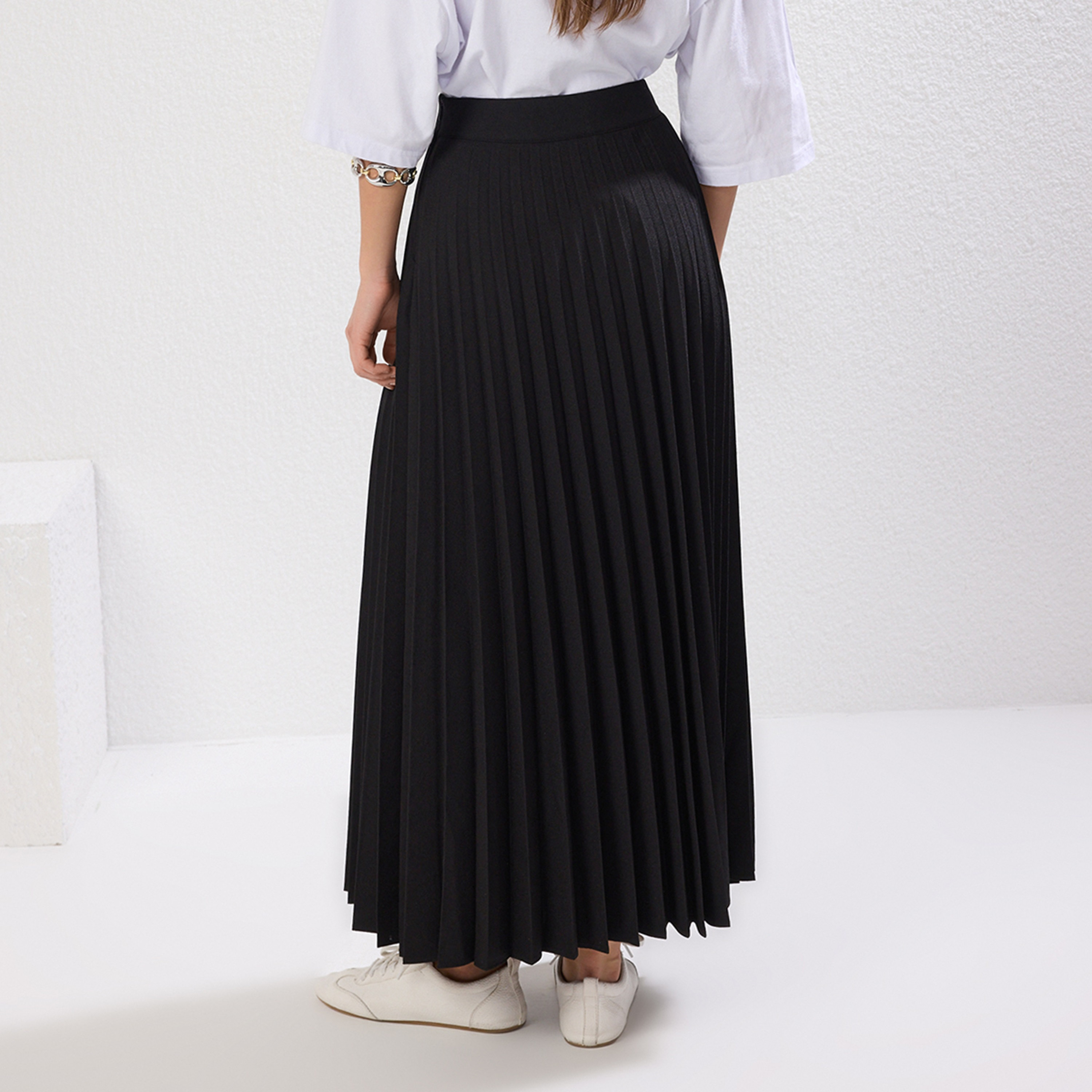 تنورة ميدي نسائية سوداء محتشمة بكسرات على شكل حرف A-women-clothing-skirts-image-5