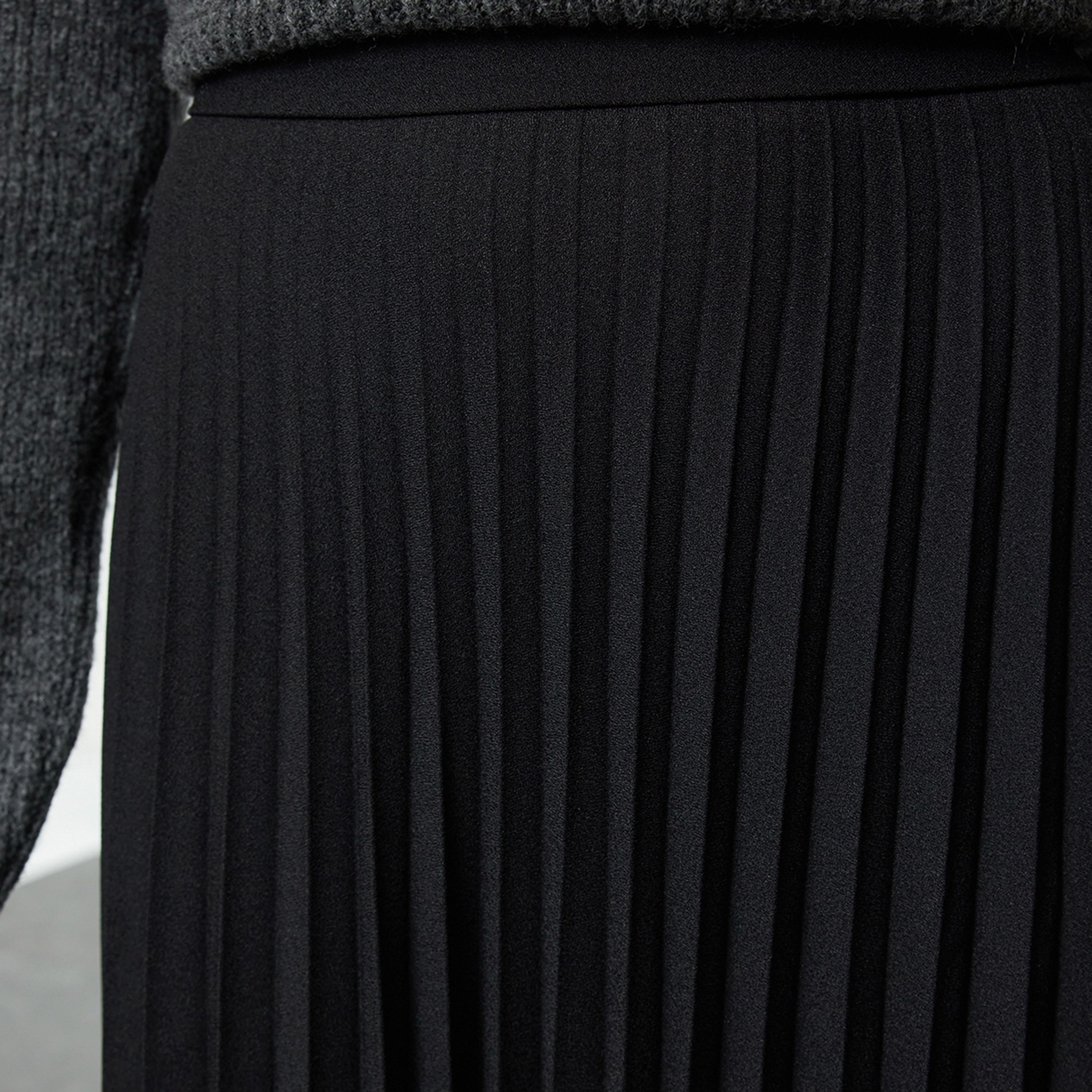 تنورة ميدي نسائية سوداء محتشمة بكسرات على شكل حرف A-women-clothing-skirts-image-6