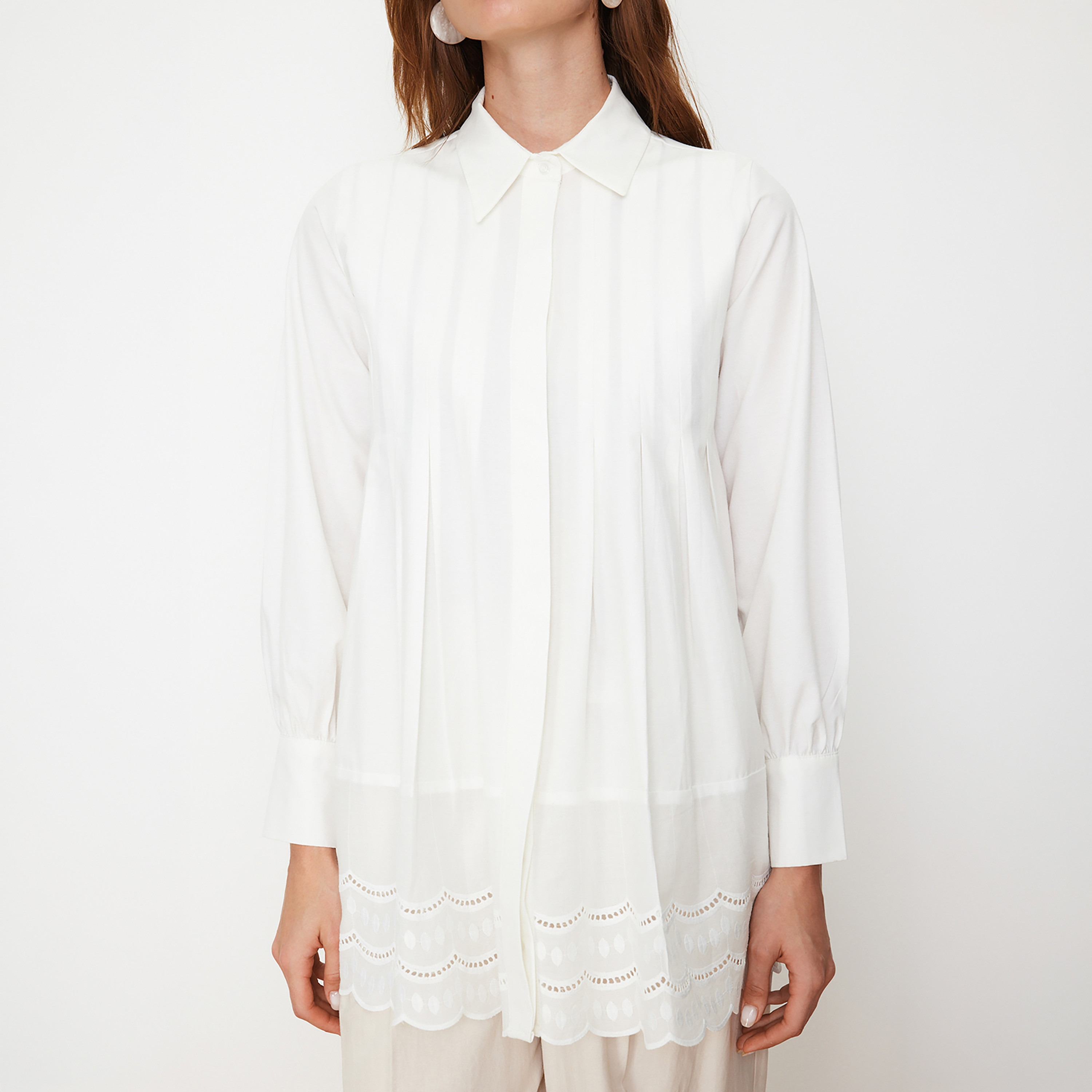قميص بليسيه حريمي محتشم أبيض بياقة من ترينديول-women-clothing-shirtsandblouses-shirts-image-5
