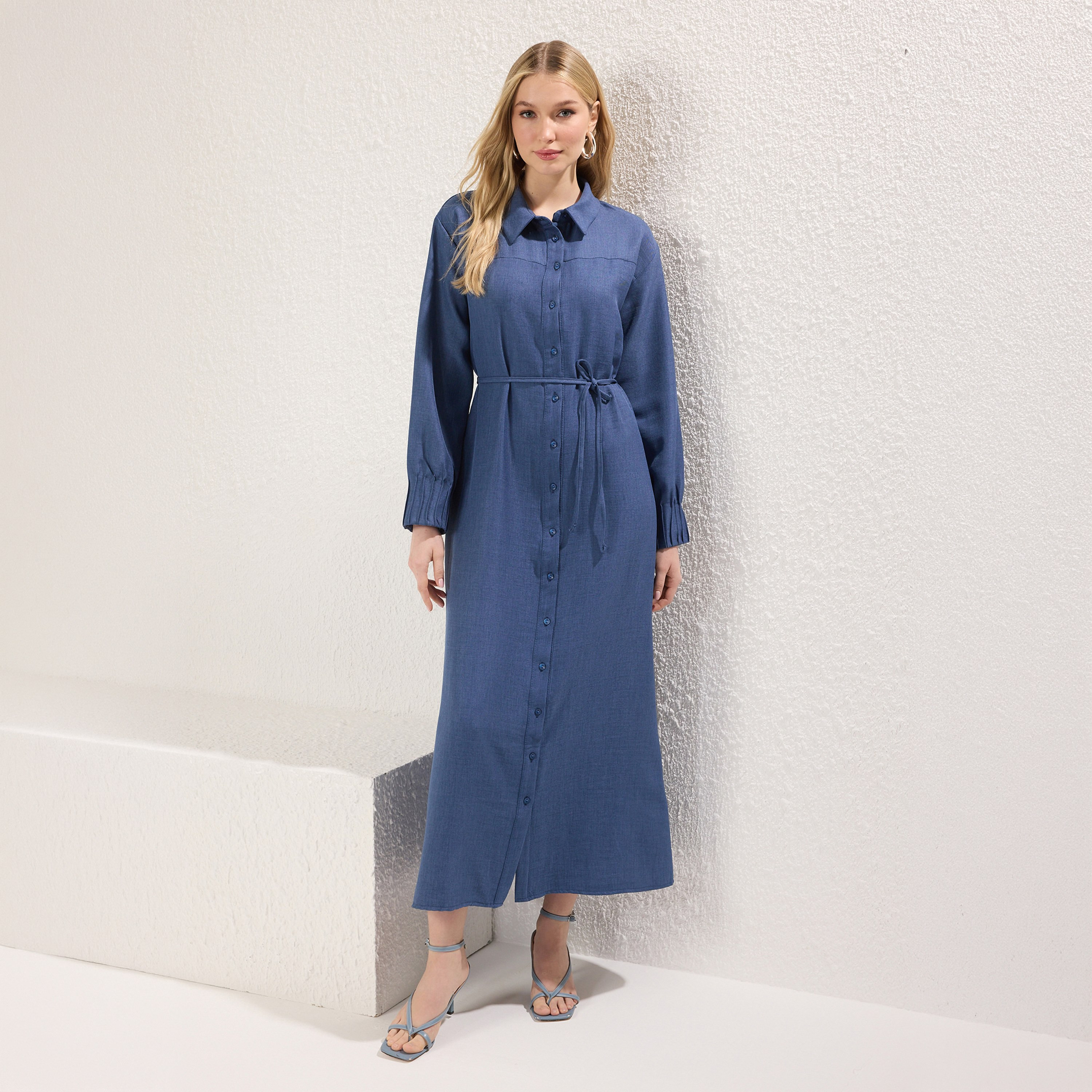 فستان قميص ميدي حريمي محتشم بياقة باللون الكحلي من تريندyol-women-clothing-dresses-image-1