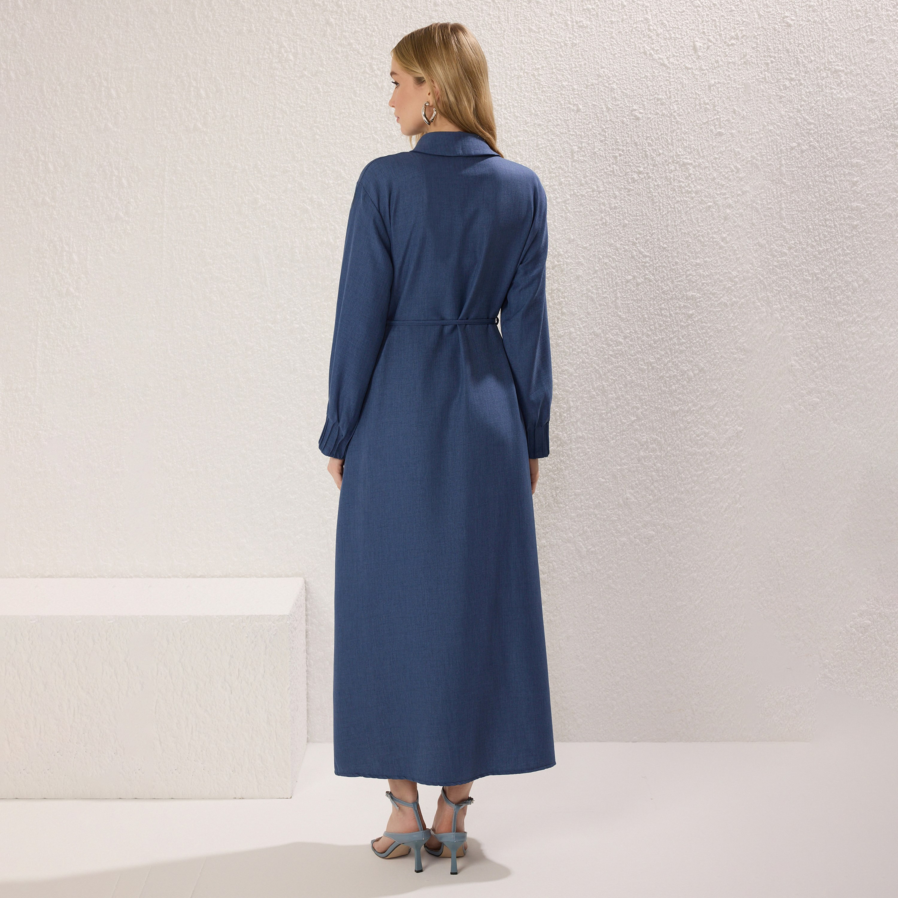 فستان قميص ميدي حريمي محتشم بياقة باللون الكحلي من تريندyol-women-clothing-dresses-image-3