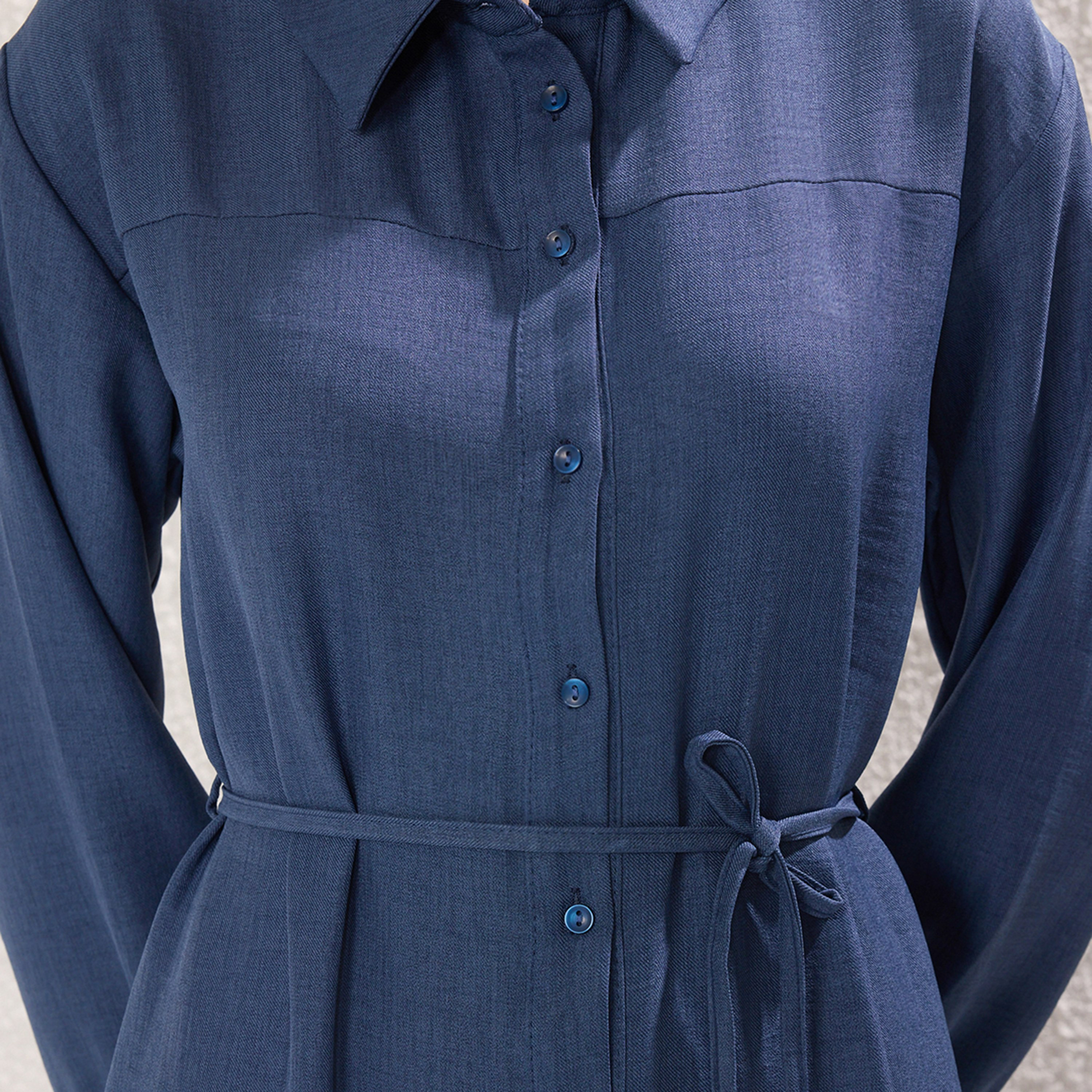 فستان قميص ميدي حريمي محتشم بياقة باللون الكحلي من تريندyol-women-clothing-dresses-image-4