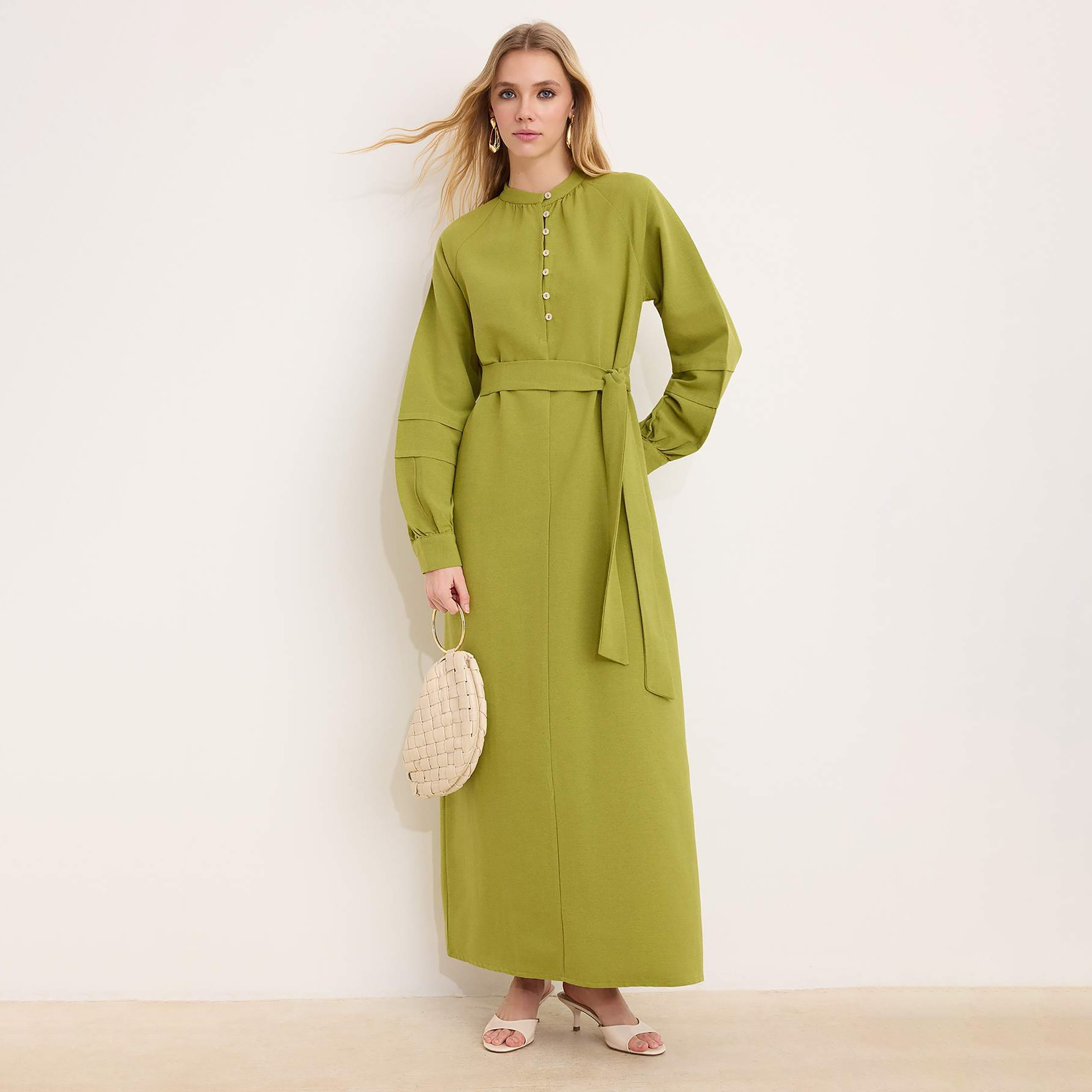 فستان ماكسي حريمي محتشم بياقة ستاند وأكمام رجلان من ترينديول-women-clothing-dresses-image-1