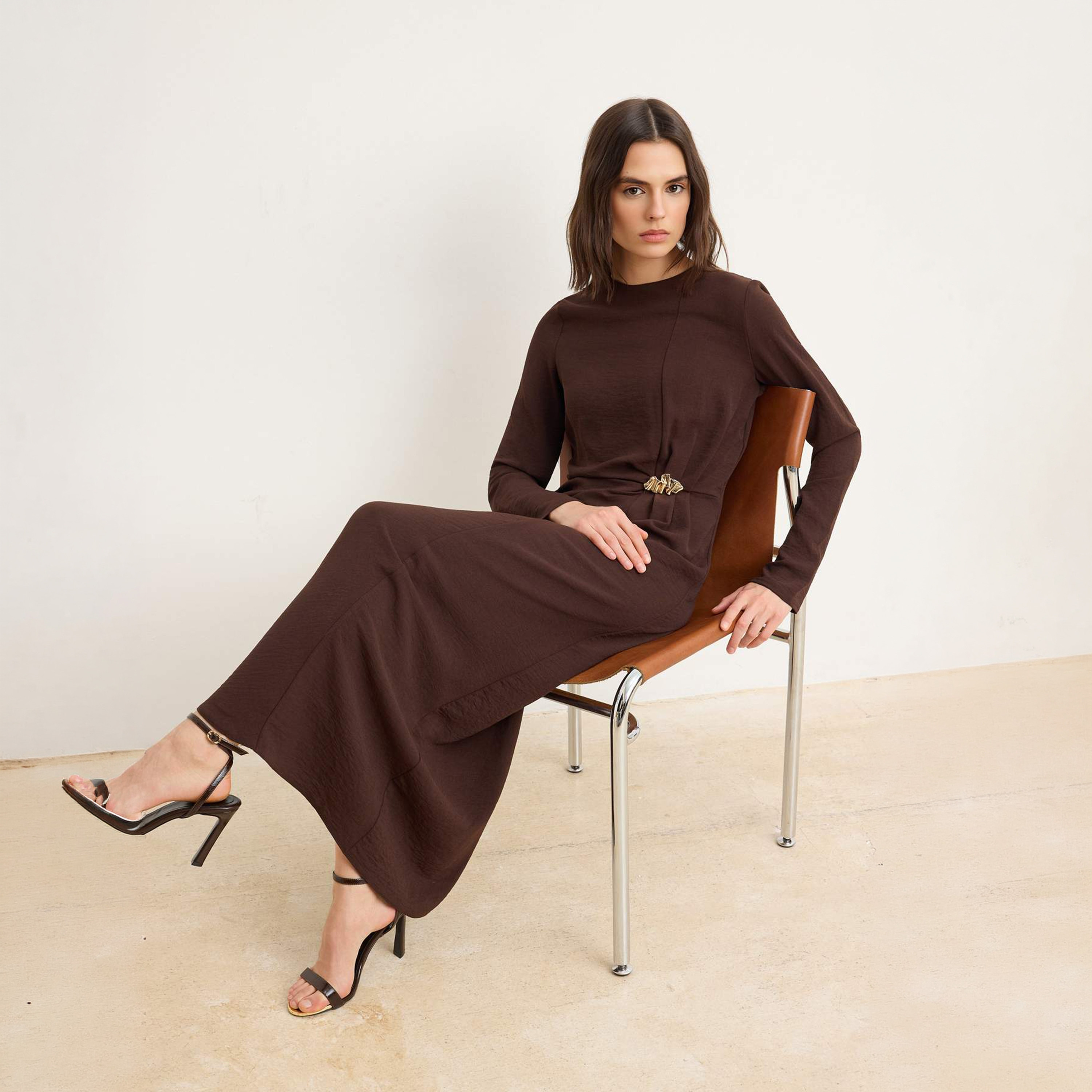 فستان سهرة نسائي ماكسي ضيق بأكمام ضيقة من قماش أيروبين، بتصميم محتشم-women-clothing-dresses-image-2