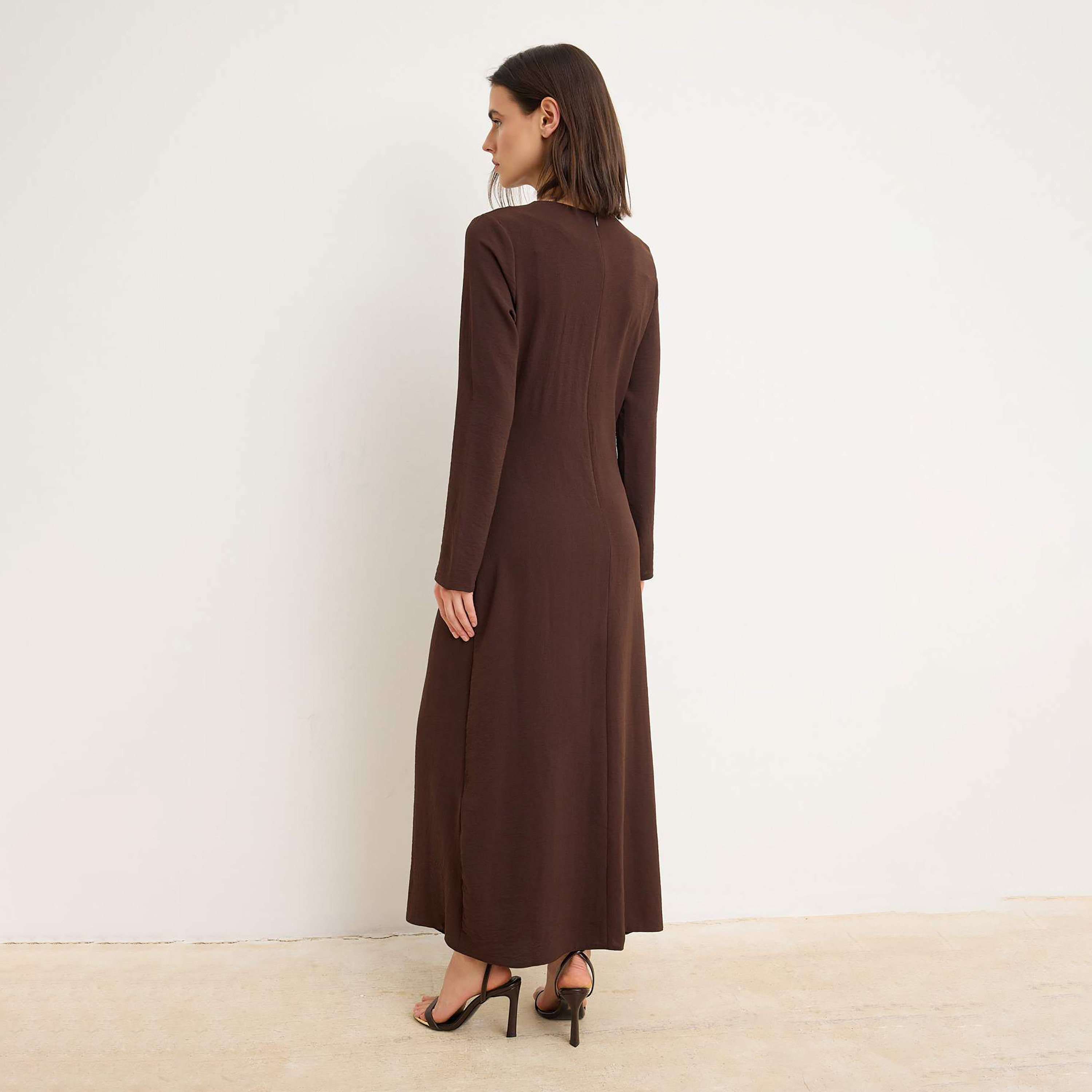 فستان سهرة نسائي ماكسي ضيق بأكمام ضيقة من قماش أيروبين، بتصميم محتشم-women-clothing-dresses-image-3