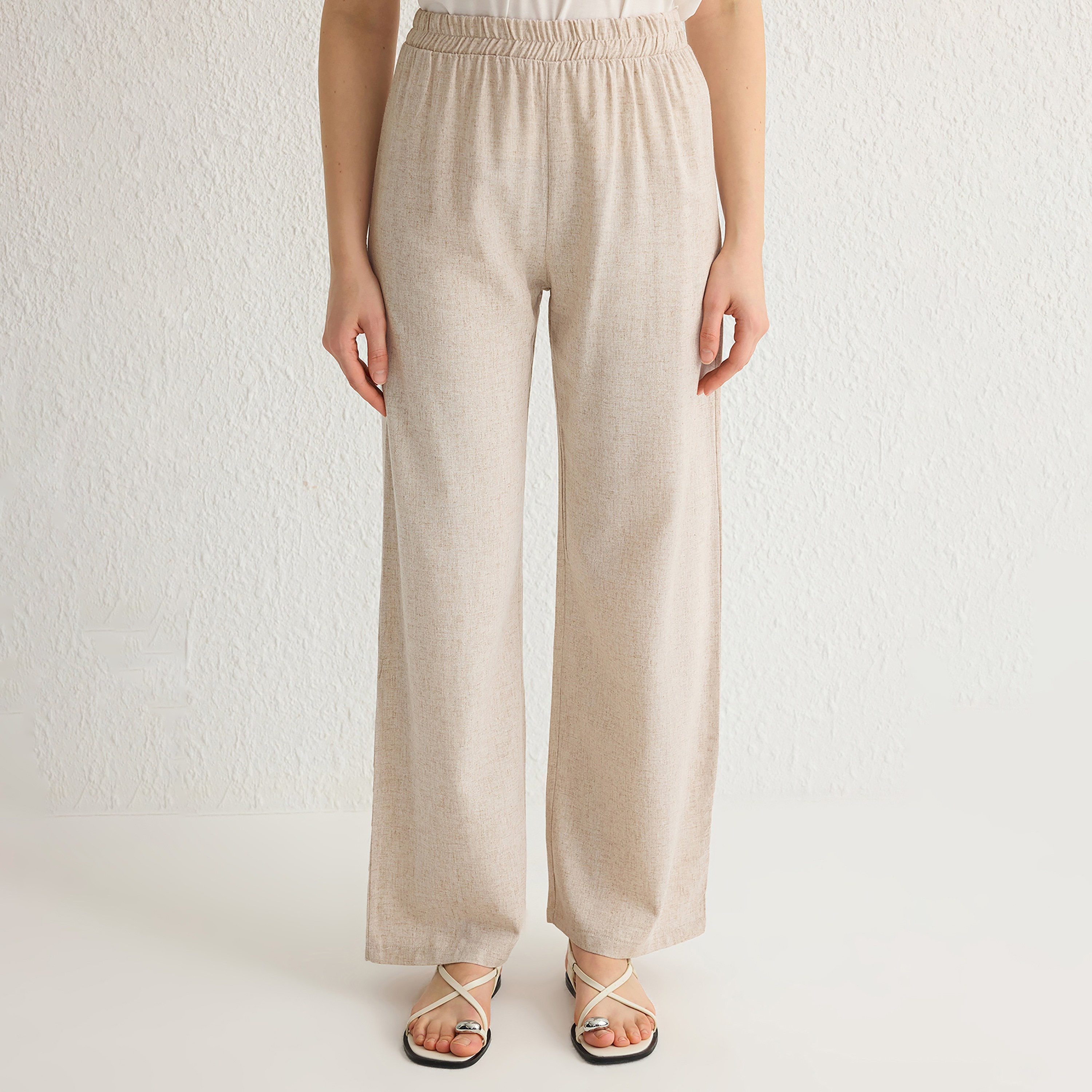 طقم توب وبنطلون حريمي محتشم بلون البيج من تريندyol-women-clothing-coordsets-image-3