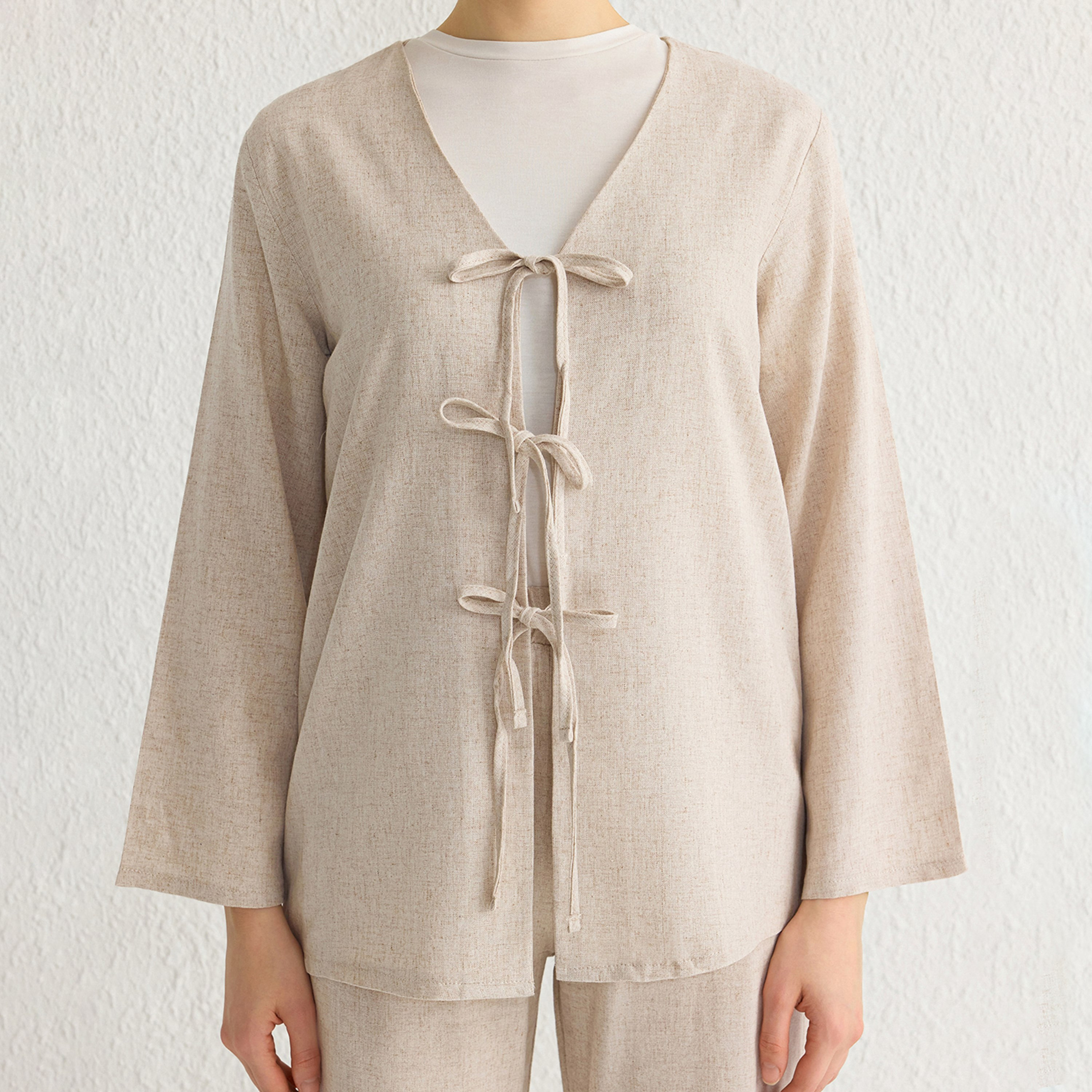 طقم توب وبنطلون حريمي محتشم بلون البيج من تريندyol-women-clothing-coordsets-image-4