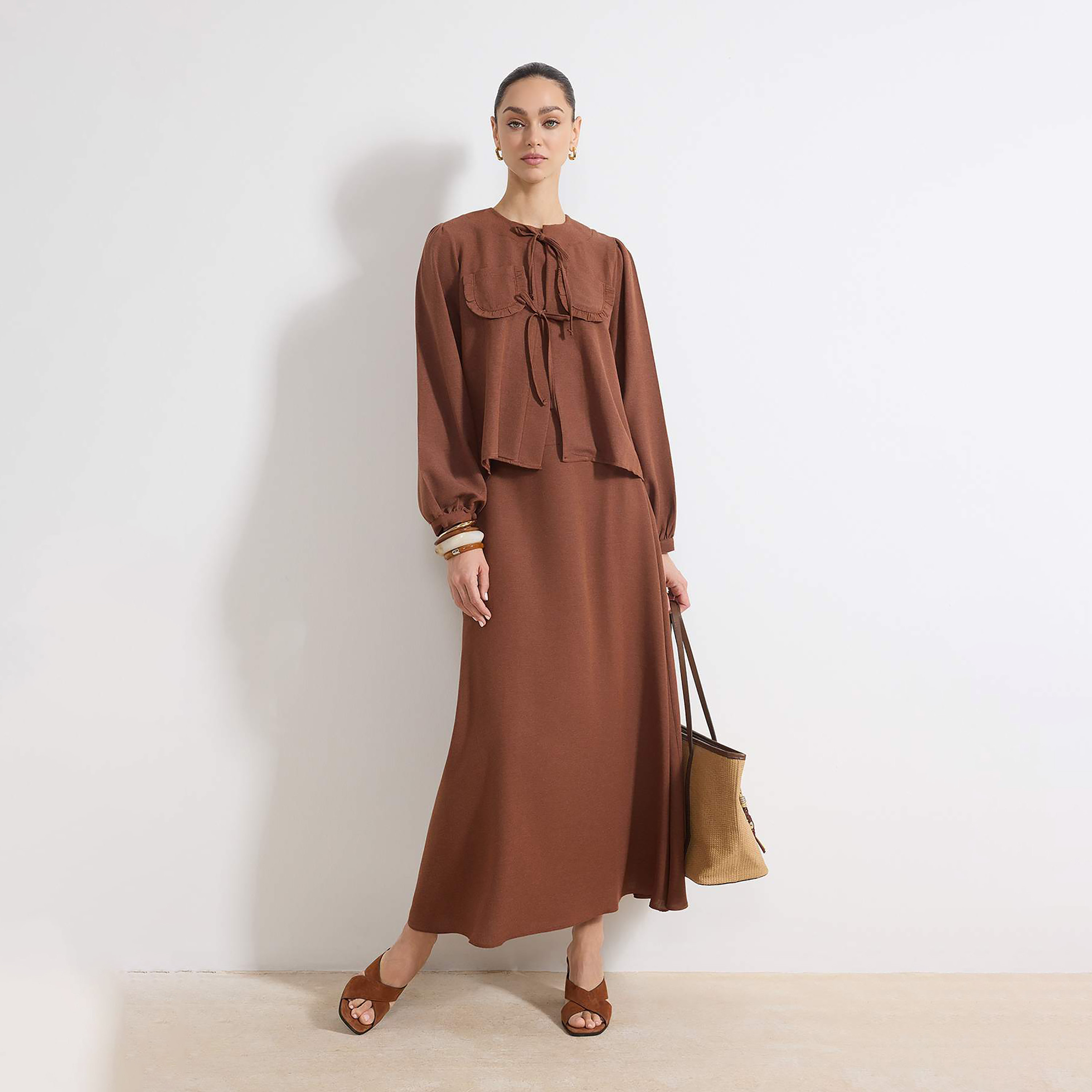 طقم نسائي من الكتان البني الفاتح برقبة دائرية مكون من بلوزة وتنورة-women-clothing-coordsets-image-1