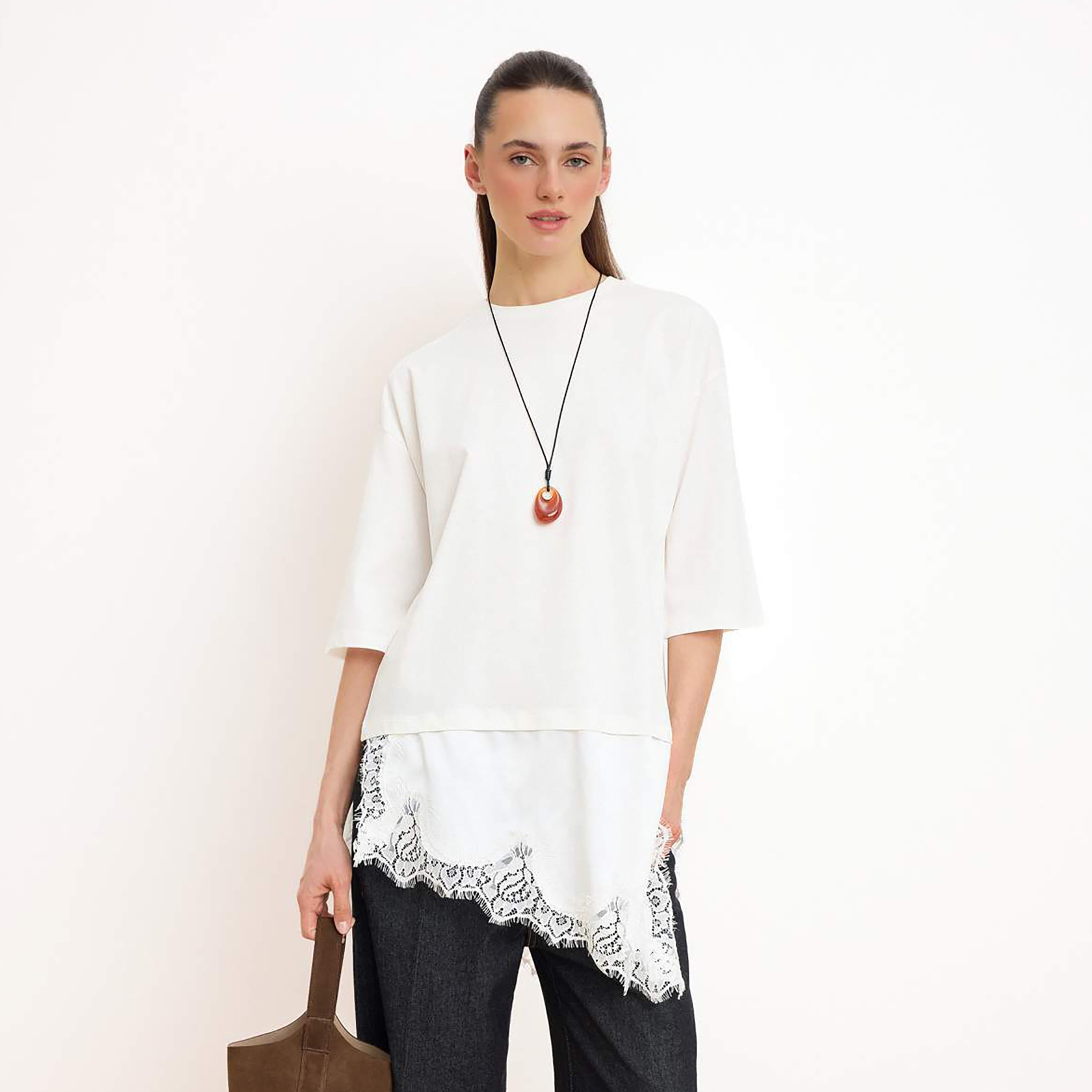 تيشيرت نسائي أبيض محتشم مزين بالدانتيل، بأكمام منسدلة وتصميم غير متماثل-women-clothing-tshirts-image-1