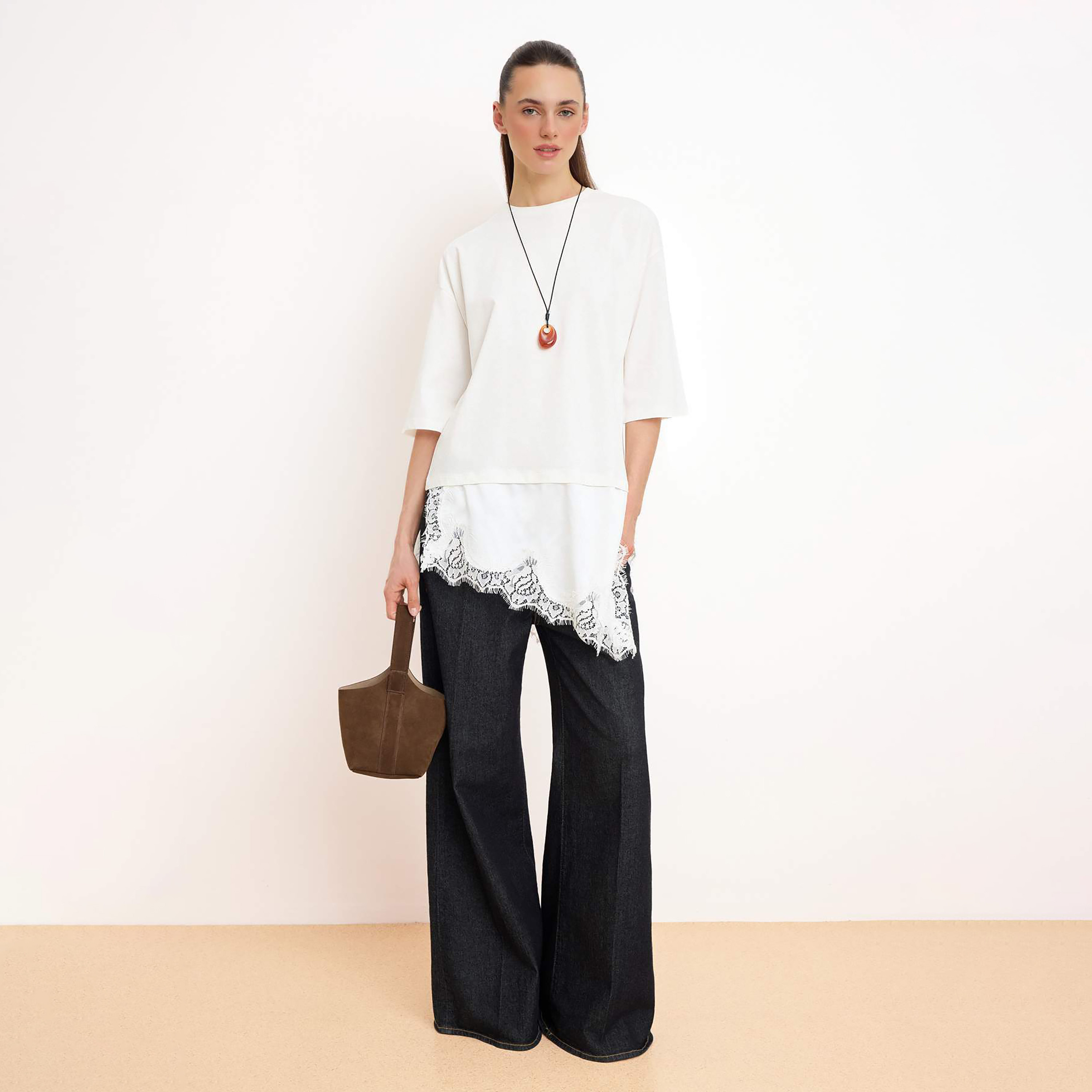 تيشيرت نسائي أبيض محتشم مزين بالدانتيل، بأكمام منسدلة وتصميم غير متماثل-women-clothing-tshirts-image-2