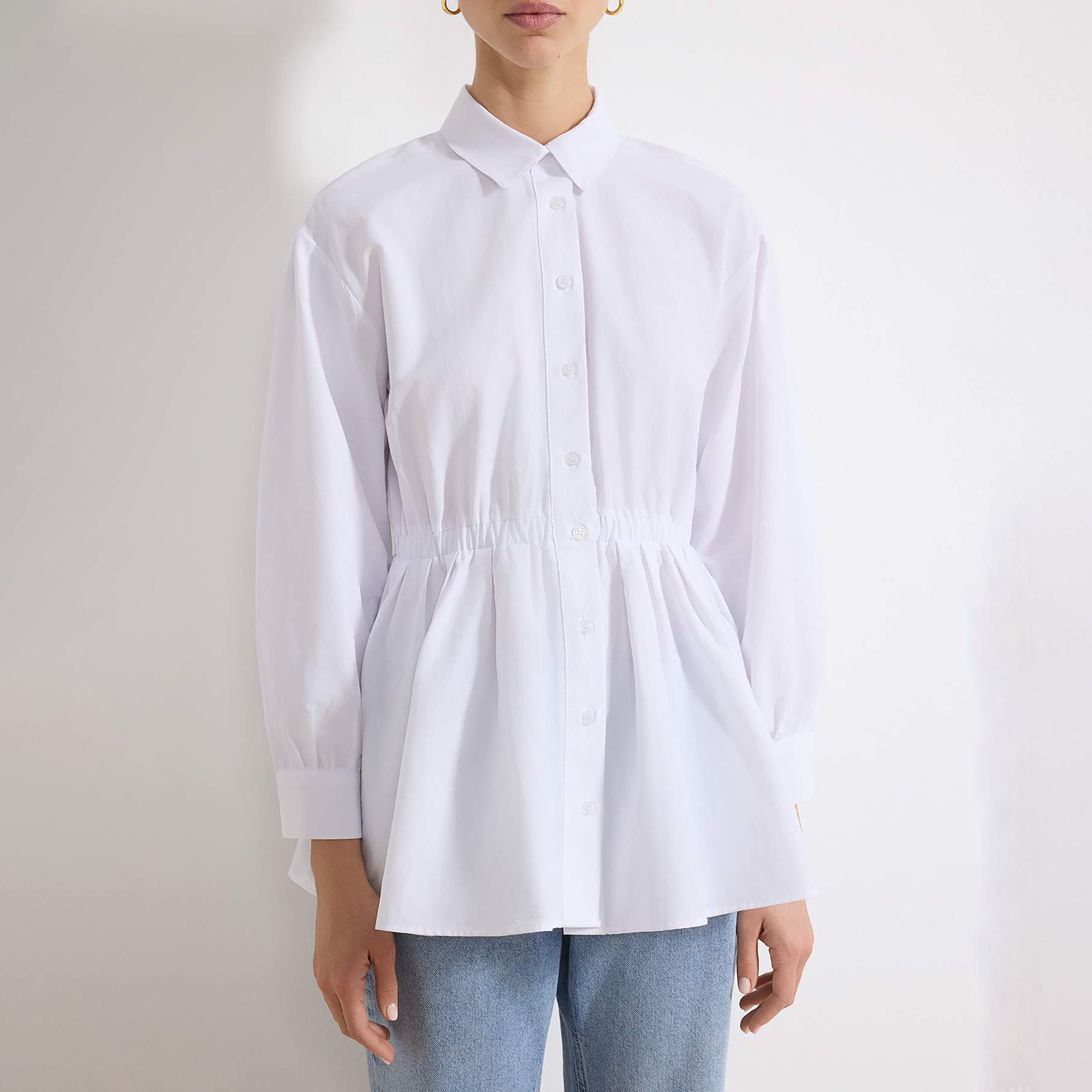 قميص بيبلوم حريمي محتشم أبيض بياقة مدببة من تريندyol-women-clothing-shirtsandblouses-shirts-image-4