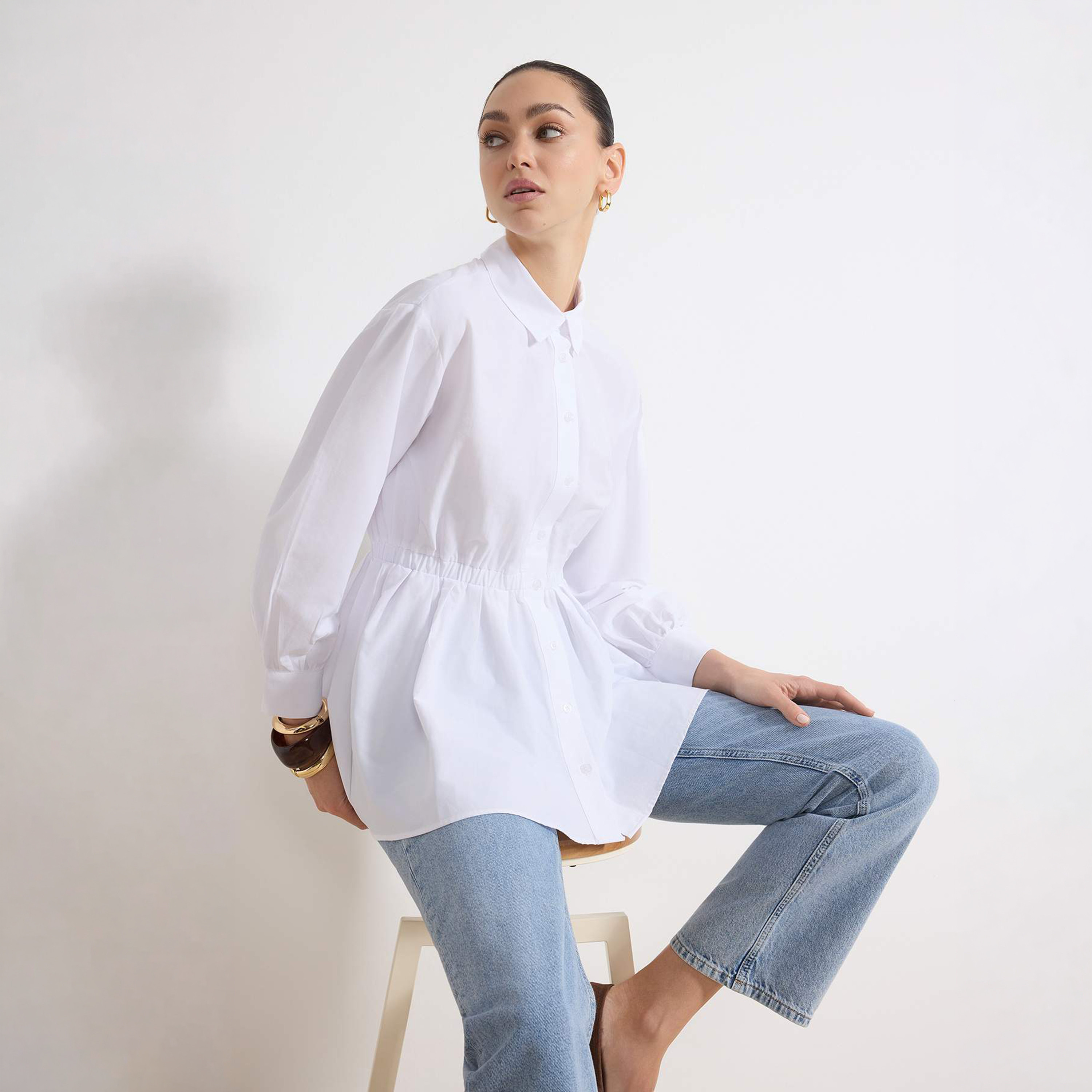 قميص بيبلوم حريمي محتشم أبيض بياقة مدببة من تريندyol-women-clothing-shirtsandblouses-shirts-image-5