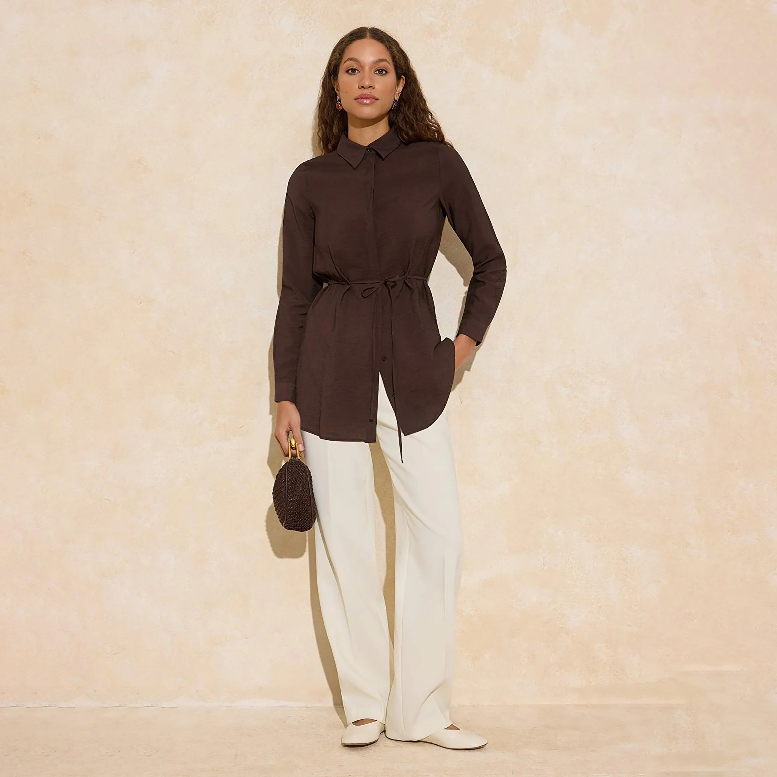 قميص حريمي محتشم بملمس بارز وياقة مدببة من ترينديول-women-clothing-shirtsandblouses-shirts-image-2