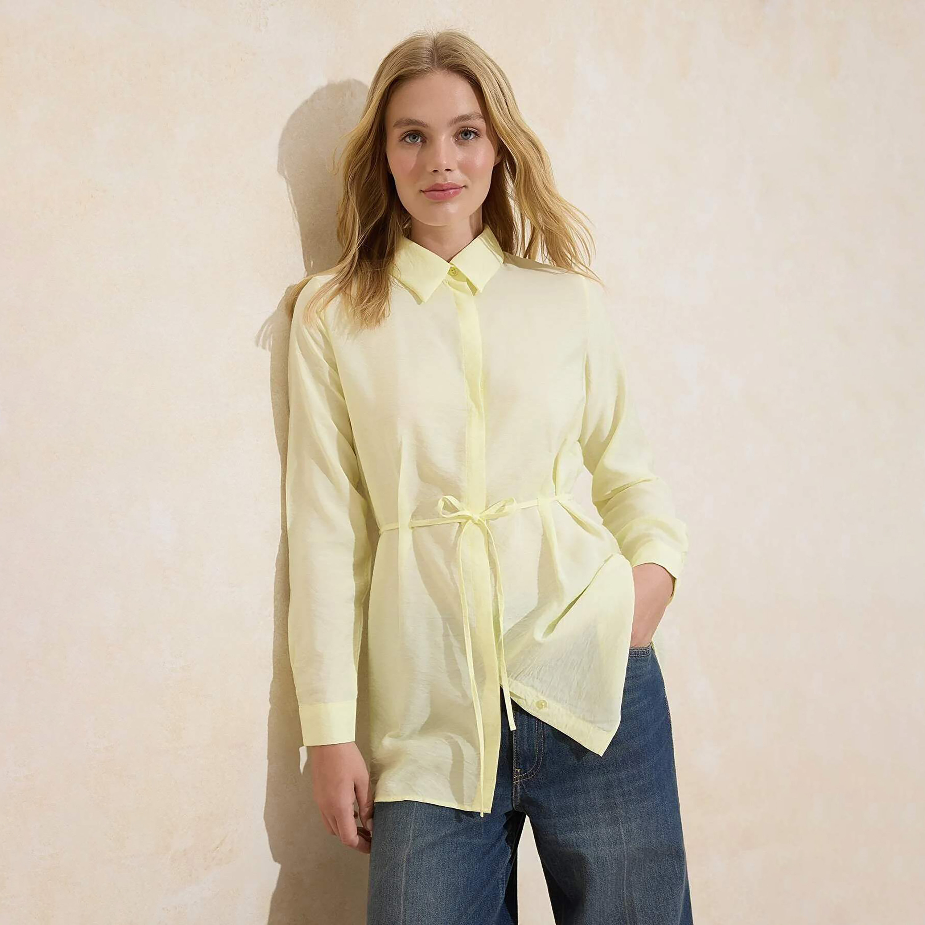 قميص حريمي محتشم بملمس بارز وياقة مدببة من ترينديول-women-clothing-shirtsandblouses-shirts-image-1
