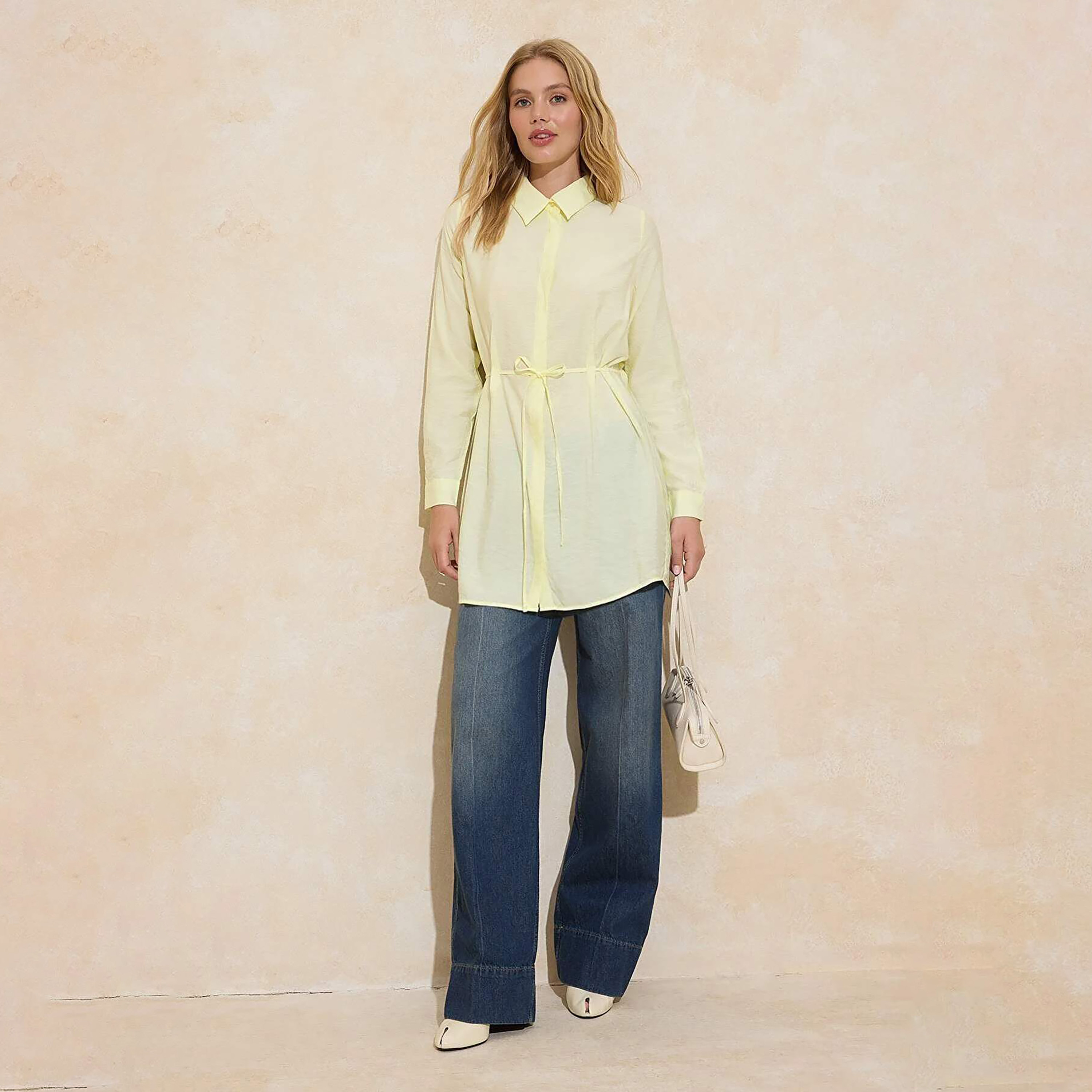 قميص حريمي محتشم بملمس بارز وياقة مدببة من ترينديول-women-clothing-shirtsandblouses-shirts-image-2
