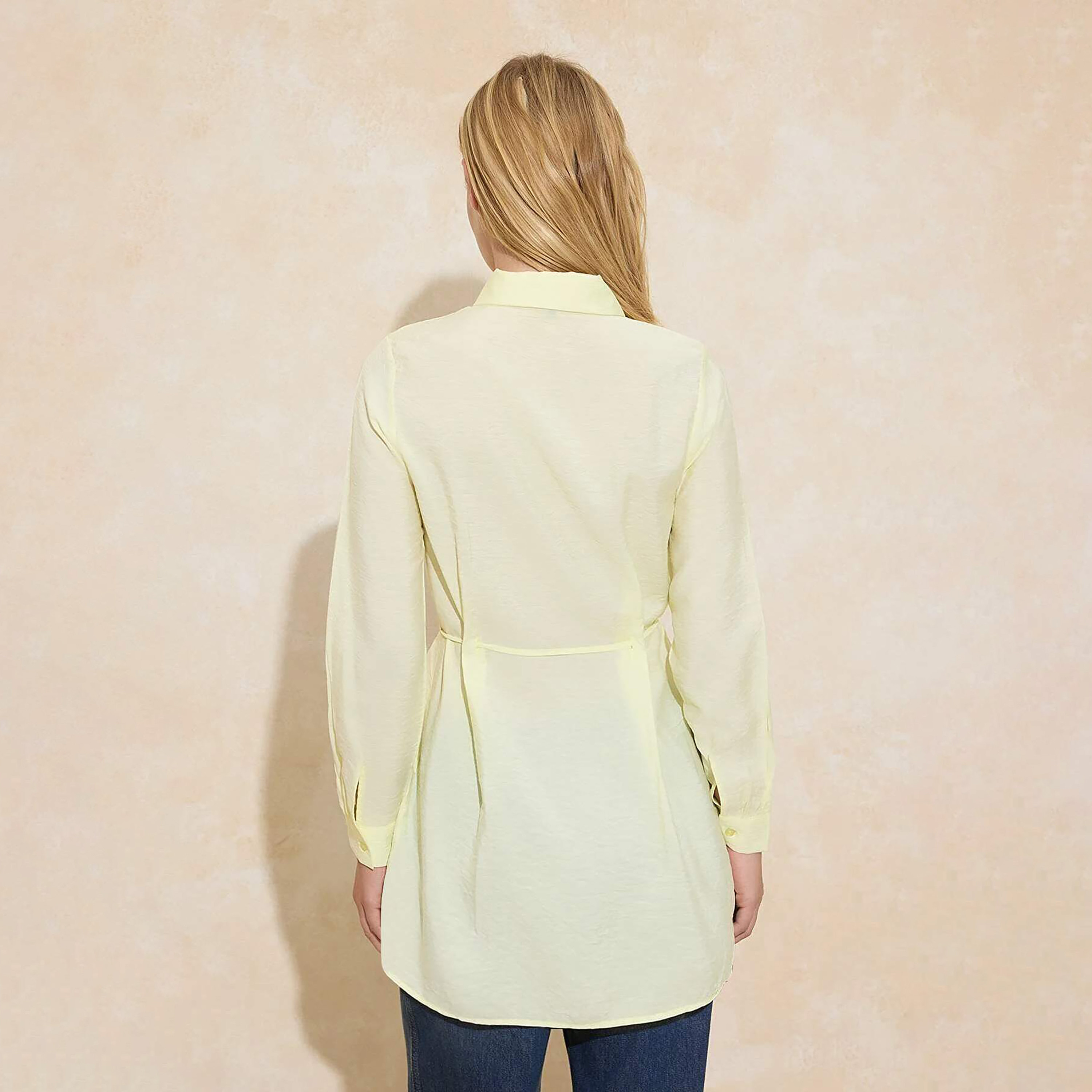 قميص حريمي محتشم بملمس بارز وياقة مدببة من ترينديول-women-clothing-shirtsandblouses-shirts-image-3