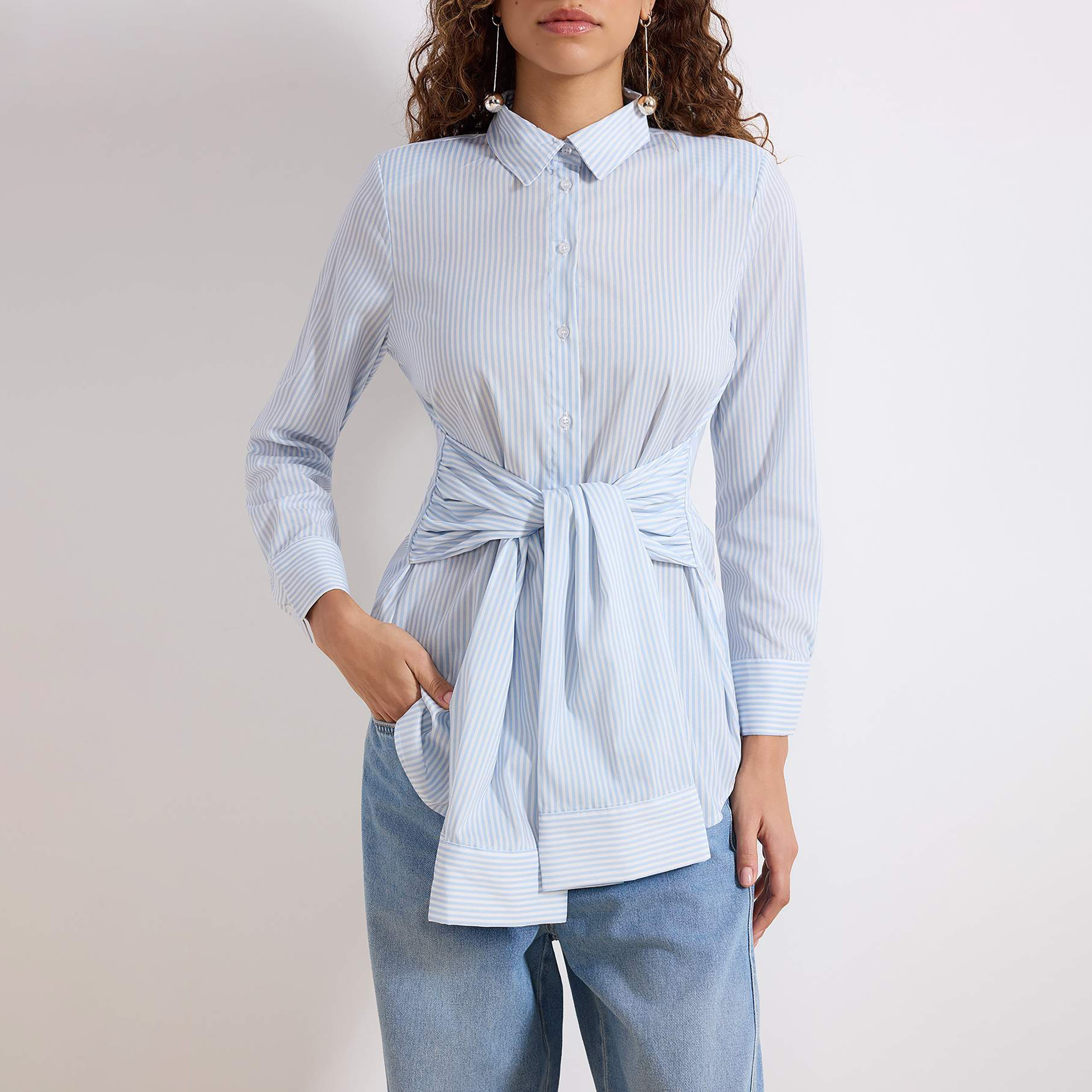 قميص حريمي مخطط أزرق محتشم بياقة قميص وربطة معقودة من ترينديول-women-clothing-shirtsandblouses-shirts-image-5