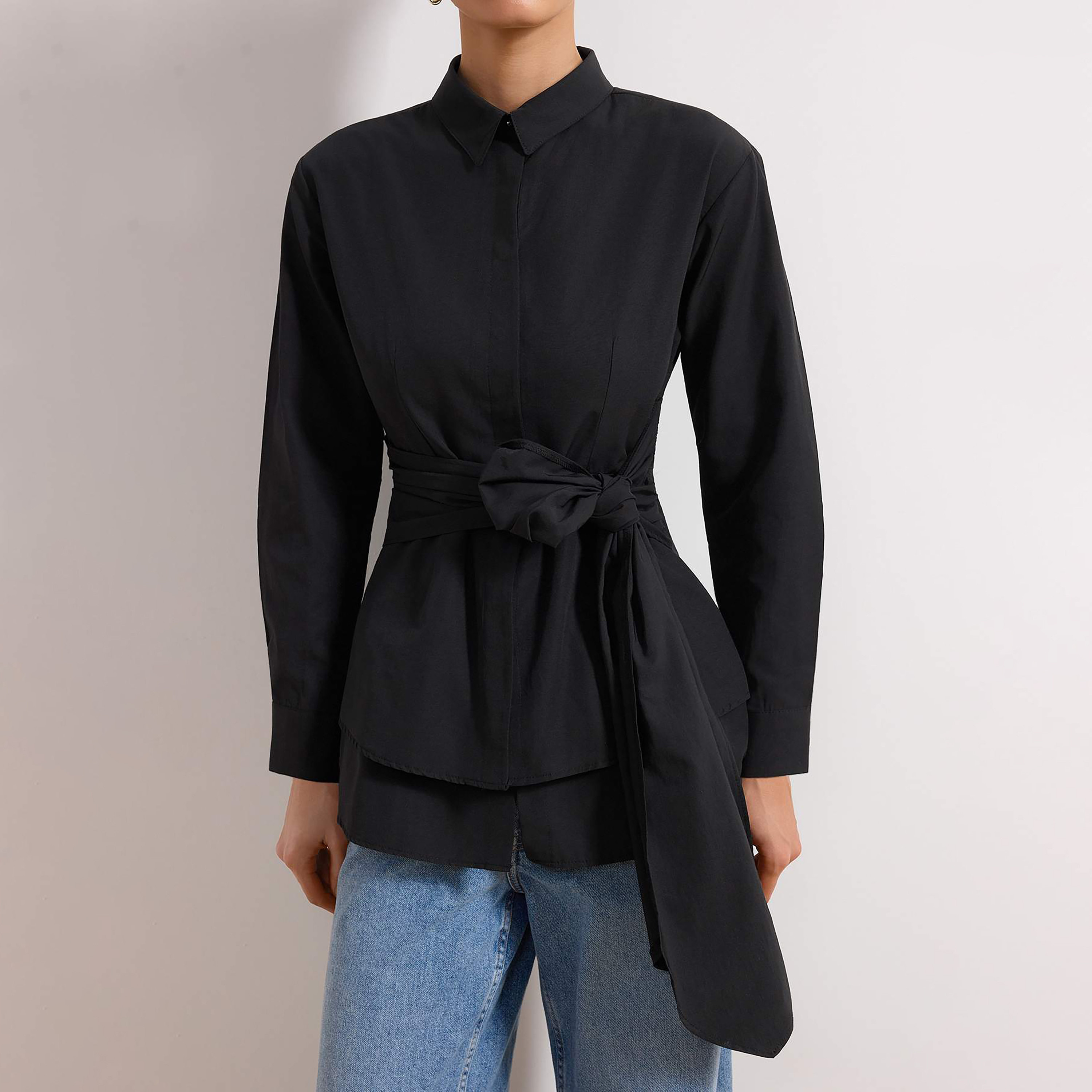 قميص حريمي طبقات أسود بياقة مدببة من ترينديول موديست-women-clothing-shirtsandblouses-shirts-image-4